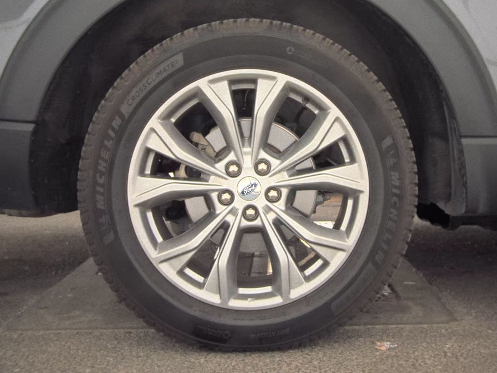 2023 Ford Explorer XLT AWD