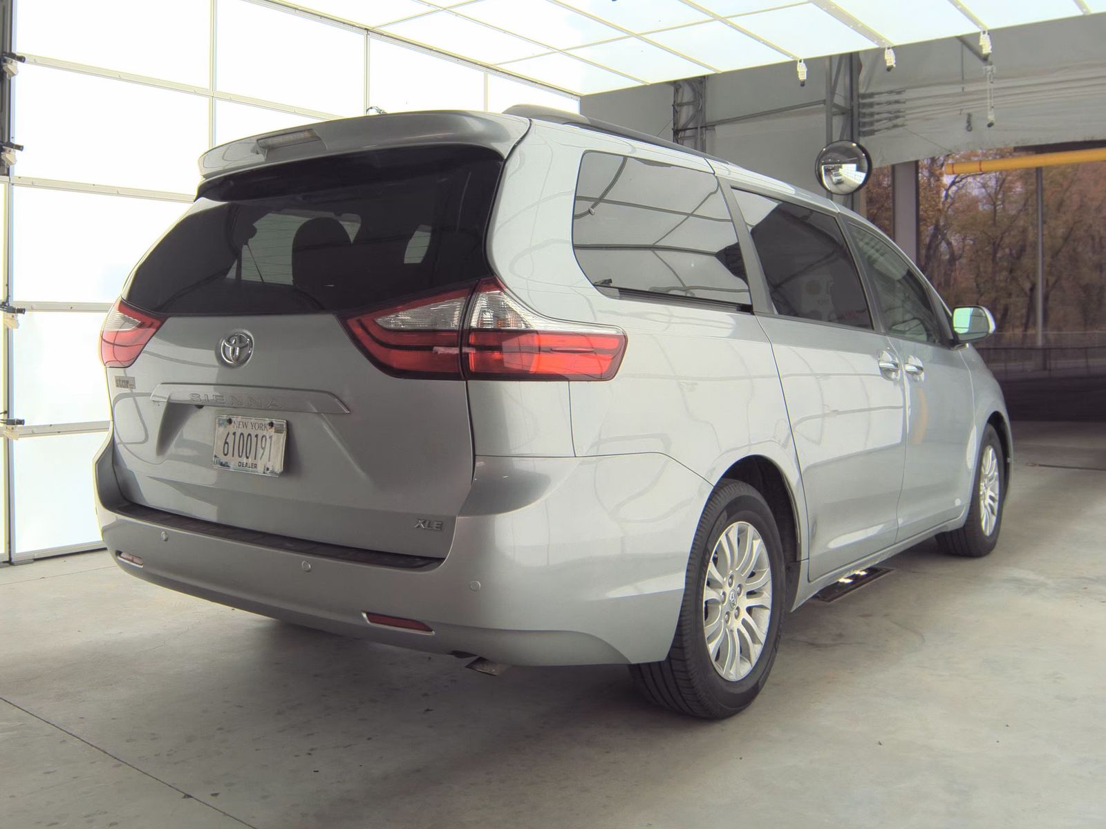 2017 Toyota Sienna XLE Premium FWD