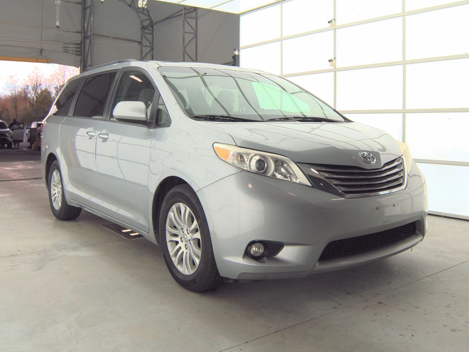 2017 Toyota Sienna XLE Premium FWD