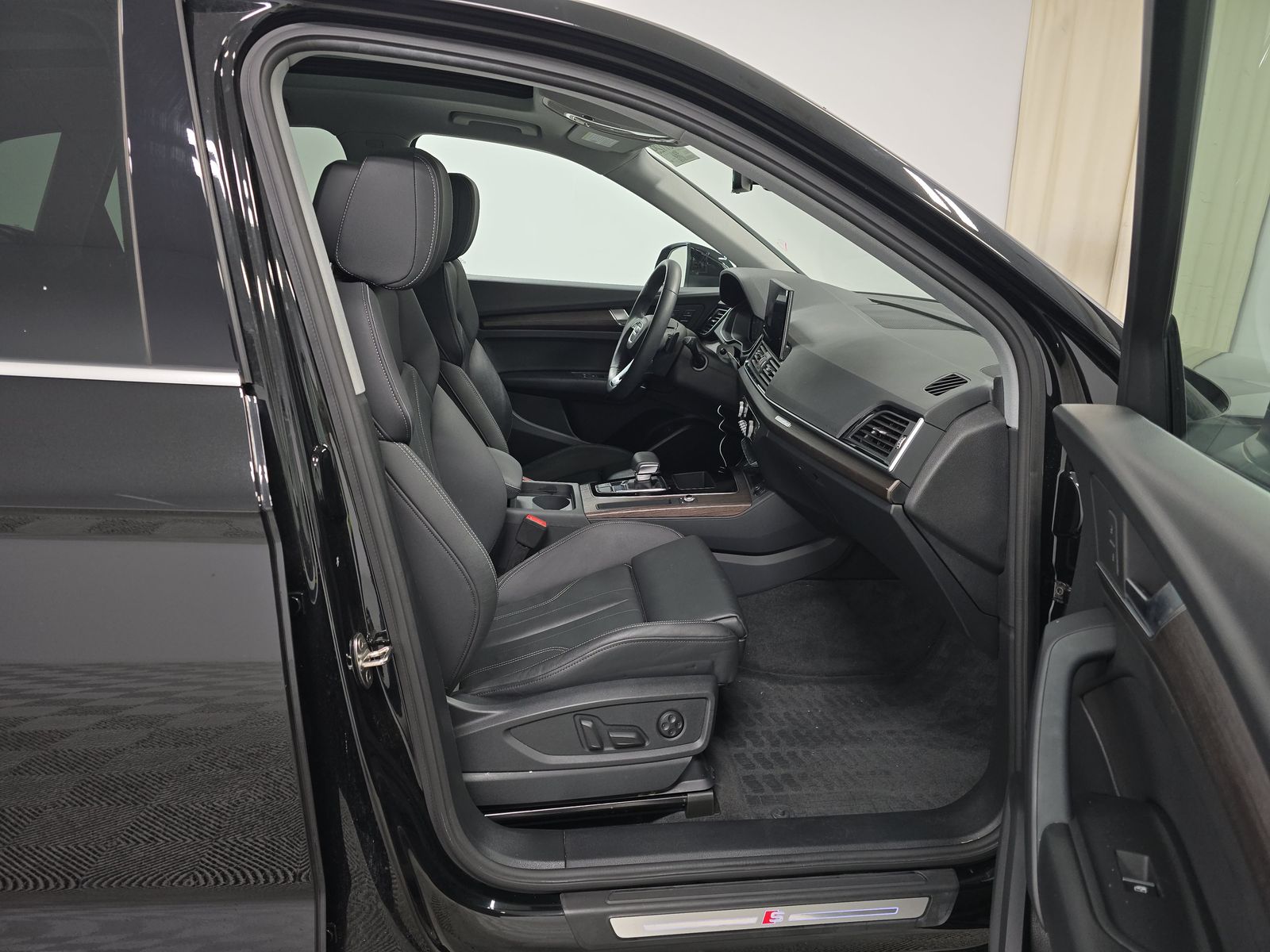 2024 Audi Q5 e Plug-In Hybrid S line Premium AWD