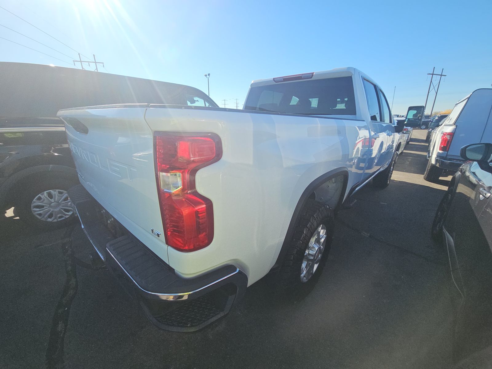2023 CHEVY SILVERADO 2500 LT DIESEL WHITE SHORT BED SINGLE - Image 4