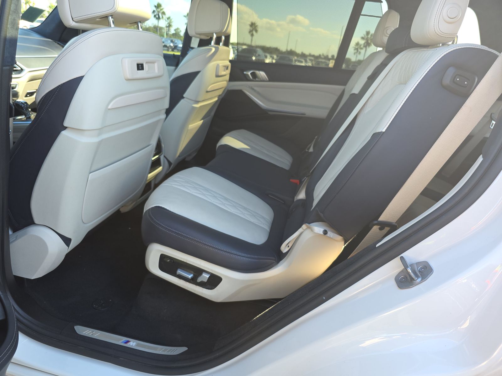 2022 BMW X7 xDrive40i AWD