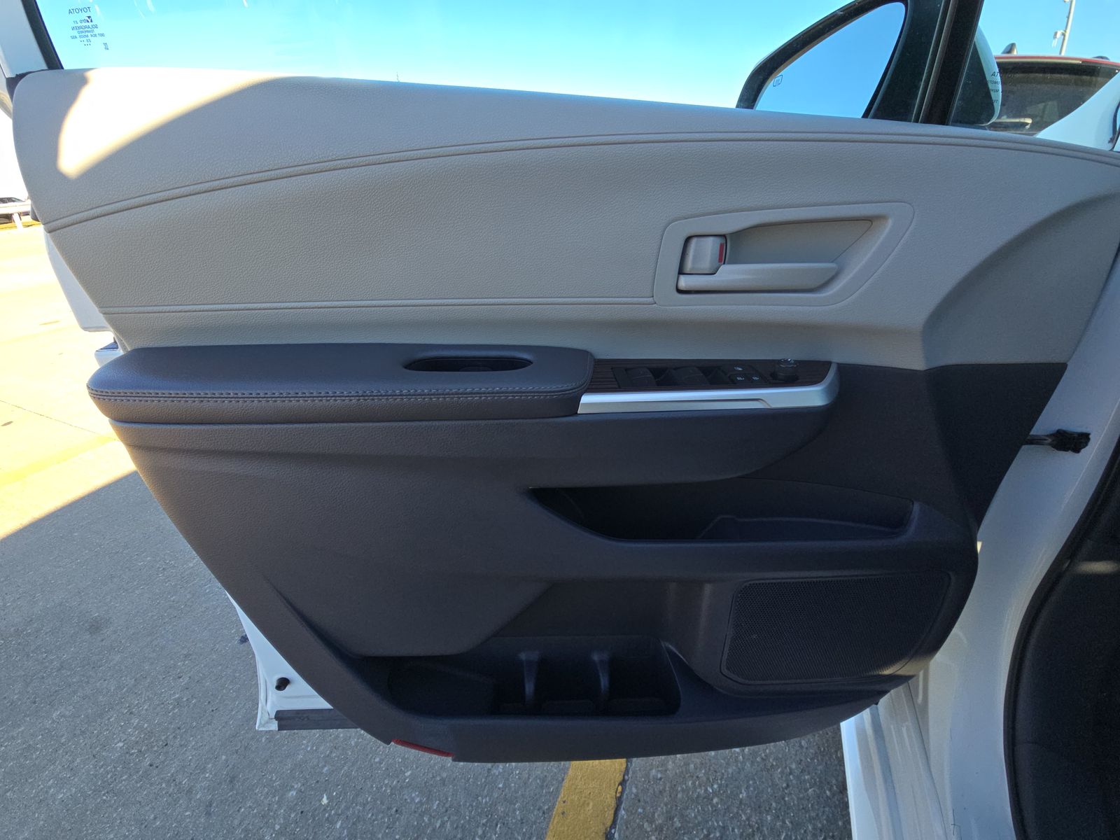 2024 Toyota Sienna LE FWD