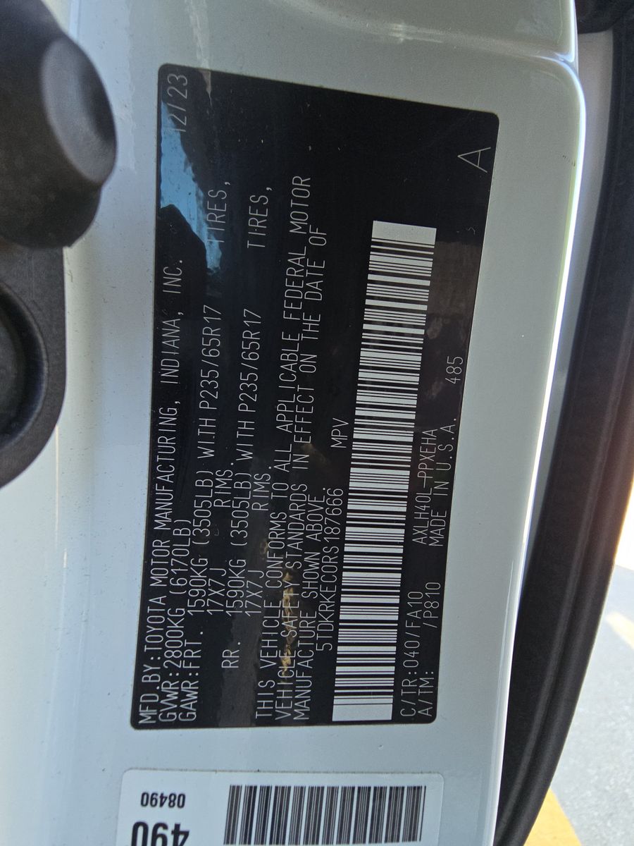 2024 Toyota Sienna LE FWD