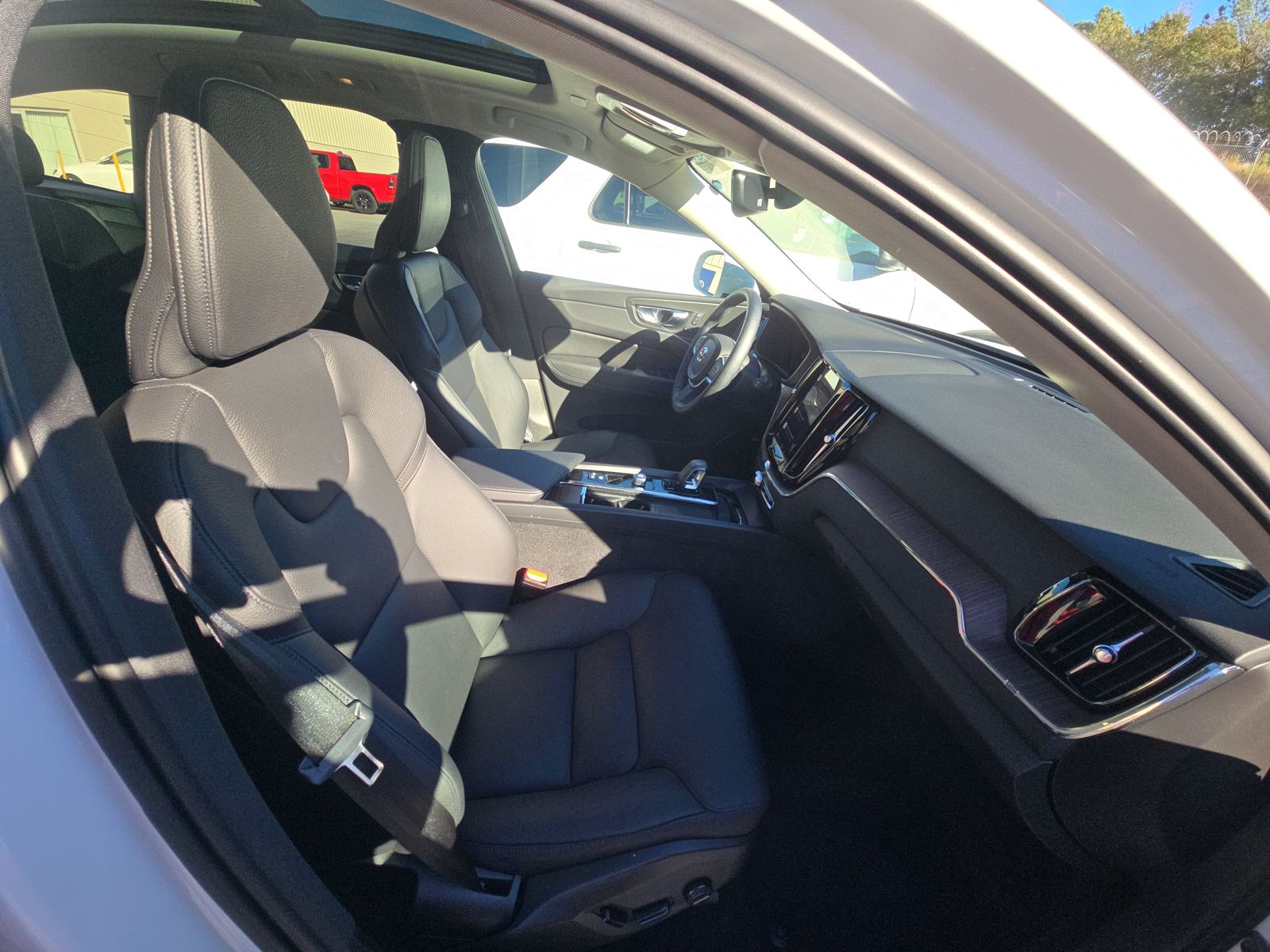 2022 Volvo XC60 B5 Momentum AWD