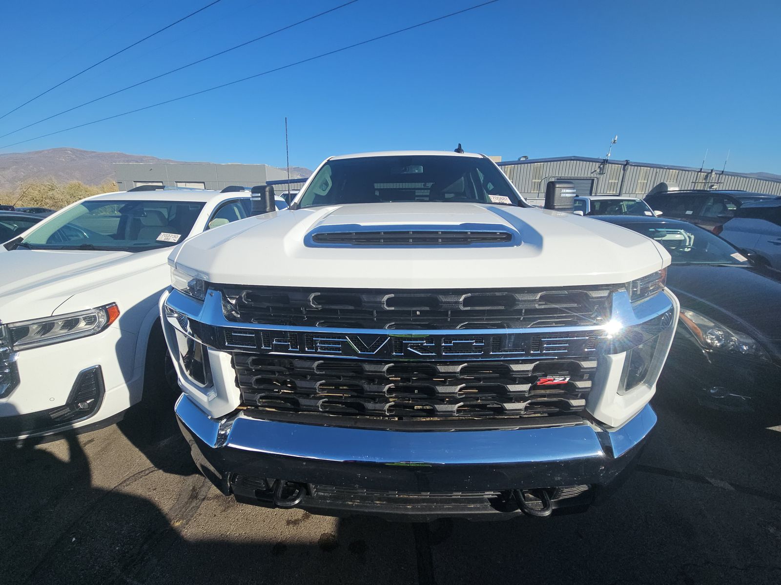 2023 CHEVY SILVERADO 2500 LT DIESEL WHITE FLATBED 160 SINGLE SINGLE - Image 2