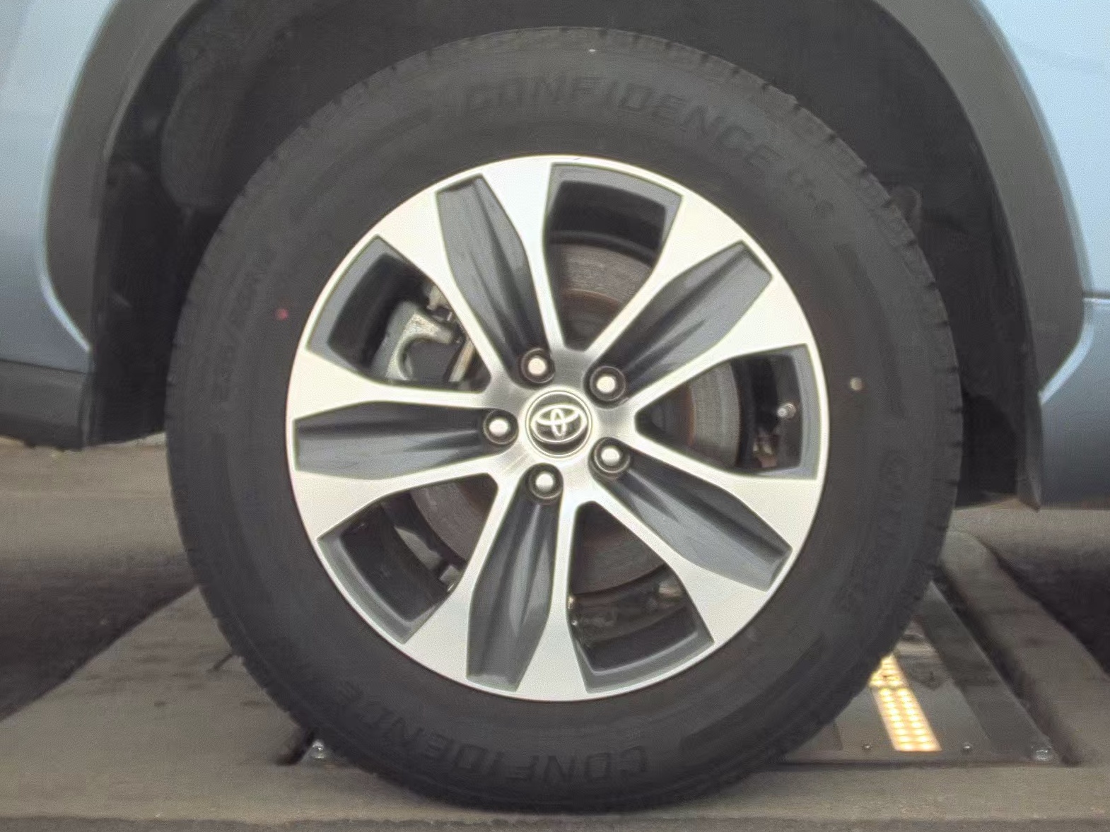 2023 Toyota Highlander XLE FWD