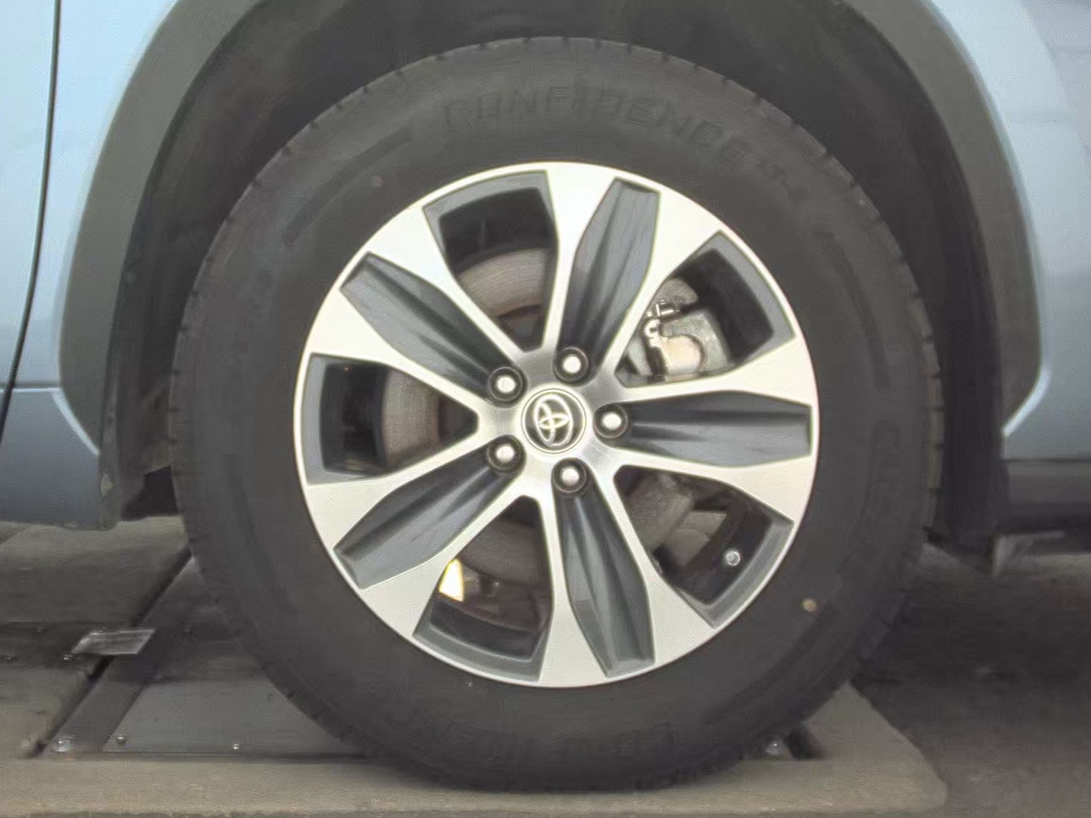 2023 Toyota Highlander XLE FWD