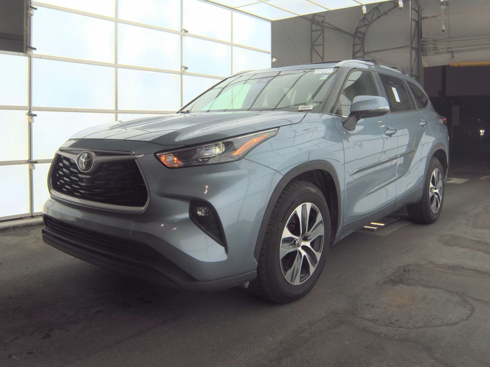 2023 Toyota Highlander XLE FWD