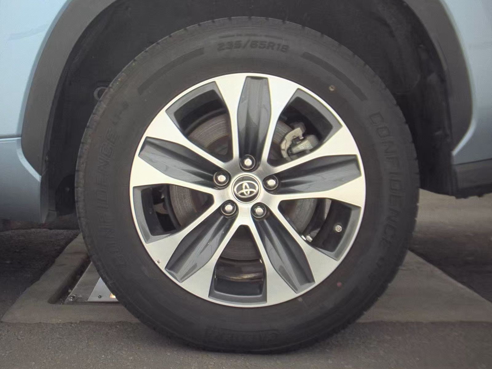 2023 Toyota Highlander XLE FWD