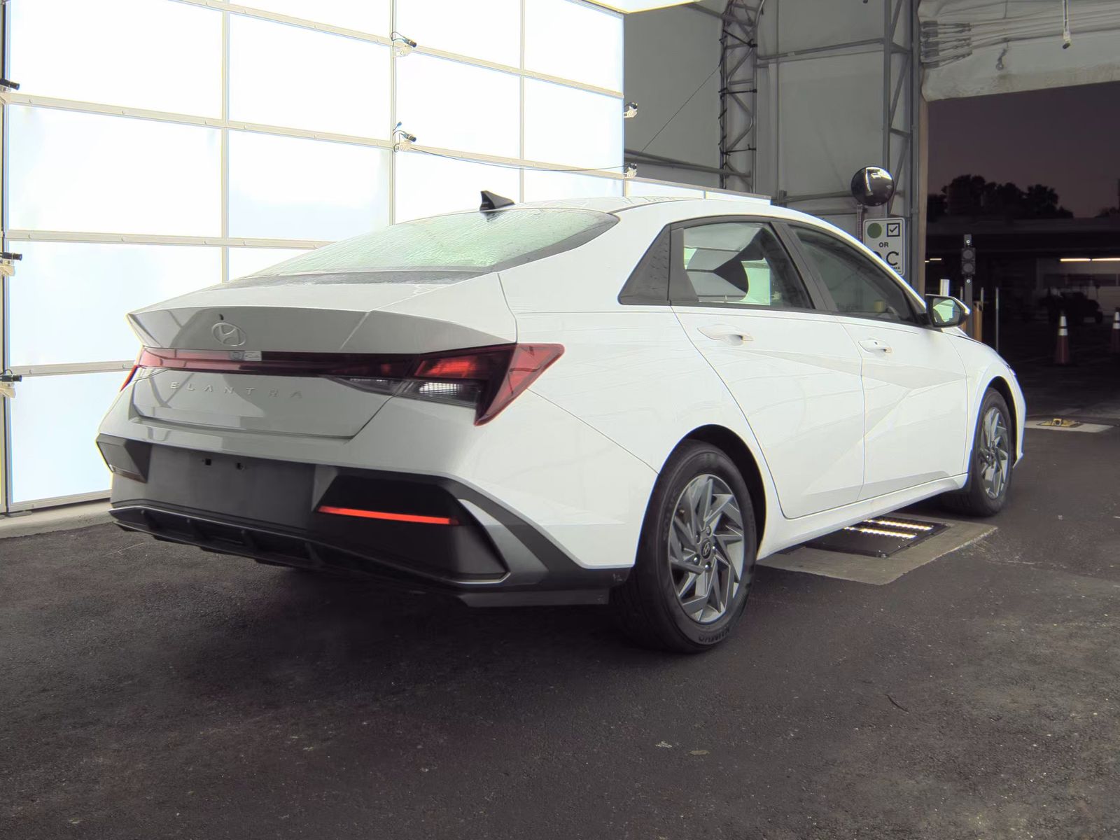 2024 Hyundai Elantra SEL FWD