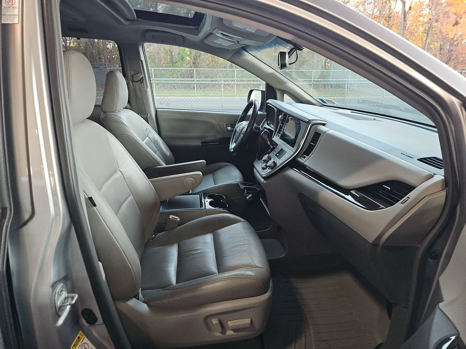 2017 Toyota Sienna XLE Premium FWD