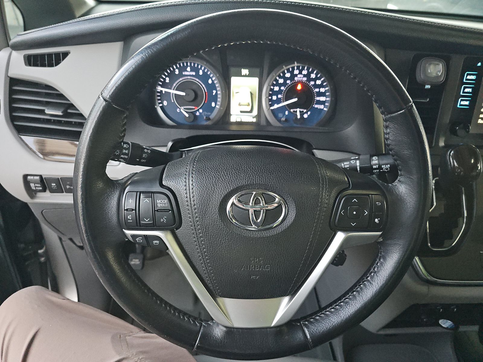 2017 Toyota Sienna XLE Premium FWD