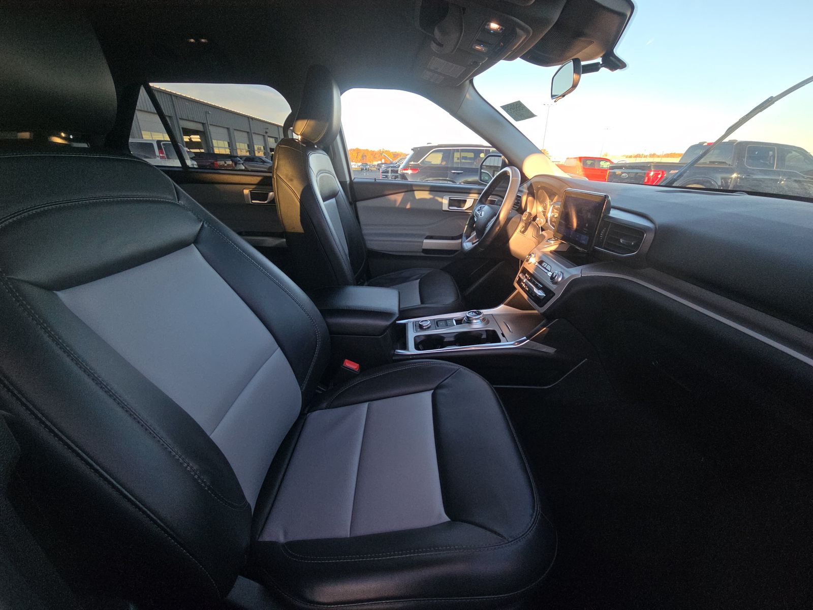 2023 Ford Explorer XLT AWD