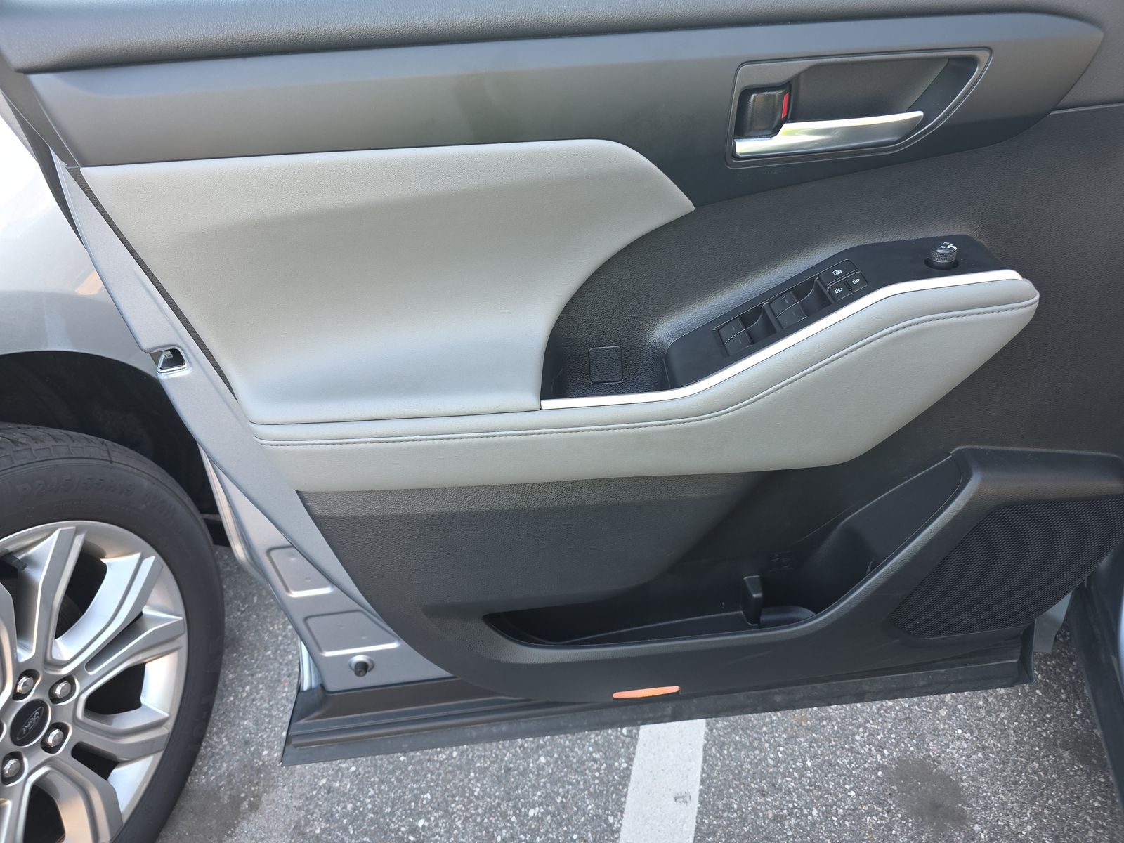 2023 Toyota Highlander XLE FWD