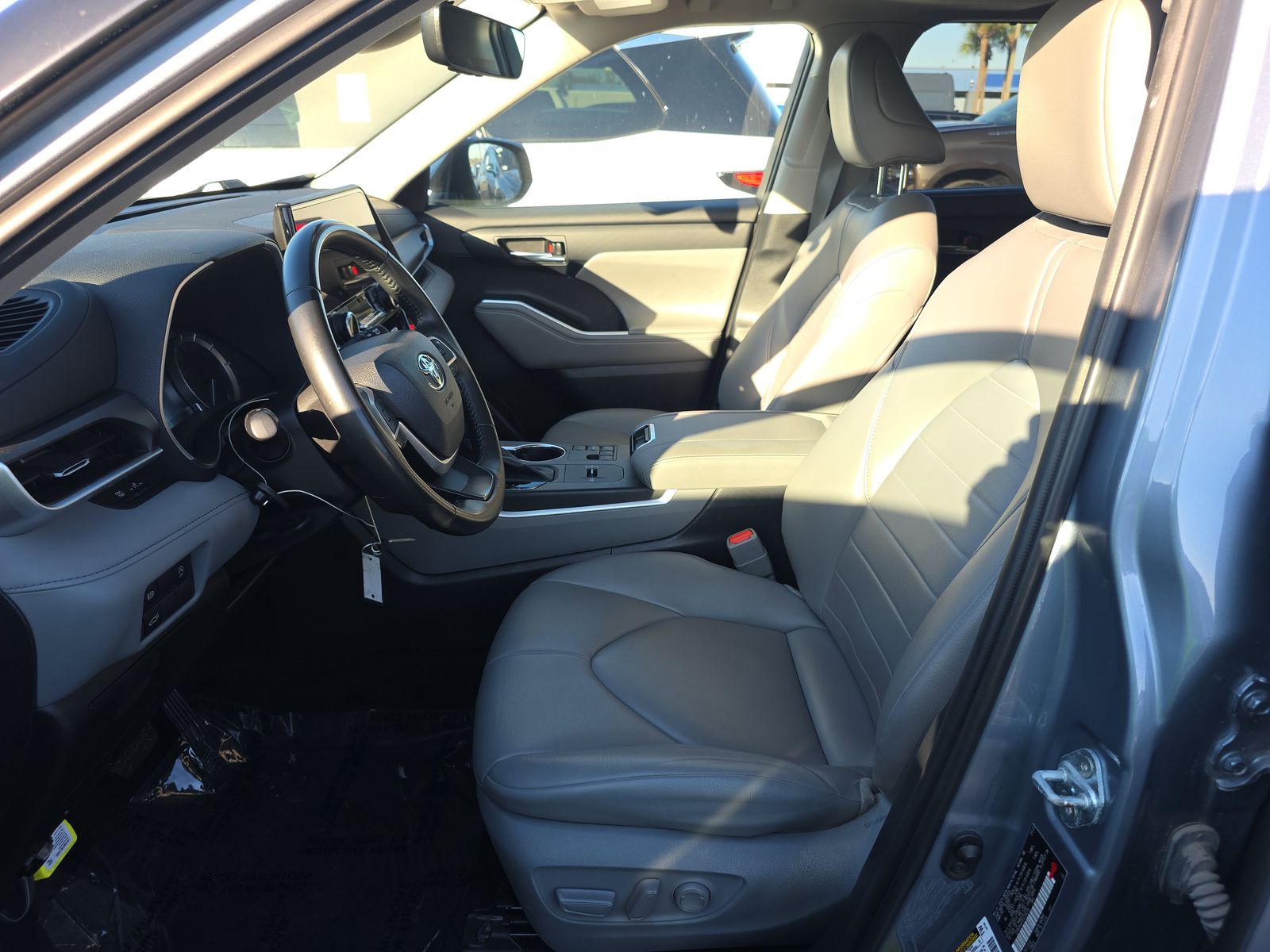 2023 Toyota Highlander XLE FWD