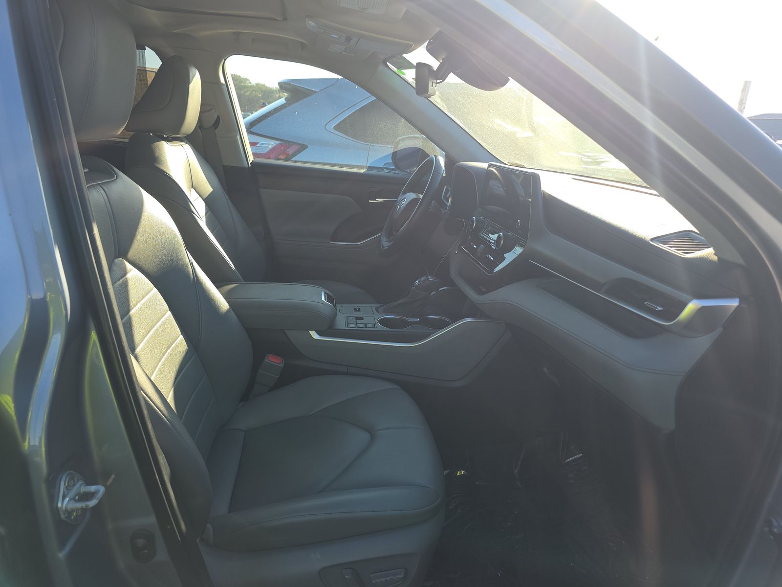 2023 Toyota Highlander XLE FWD