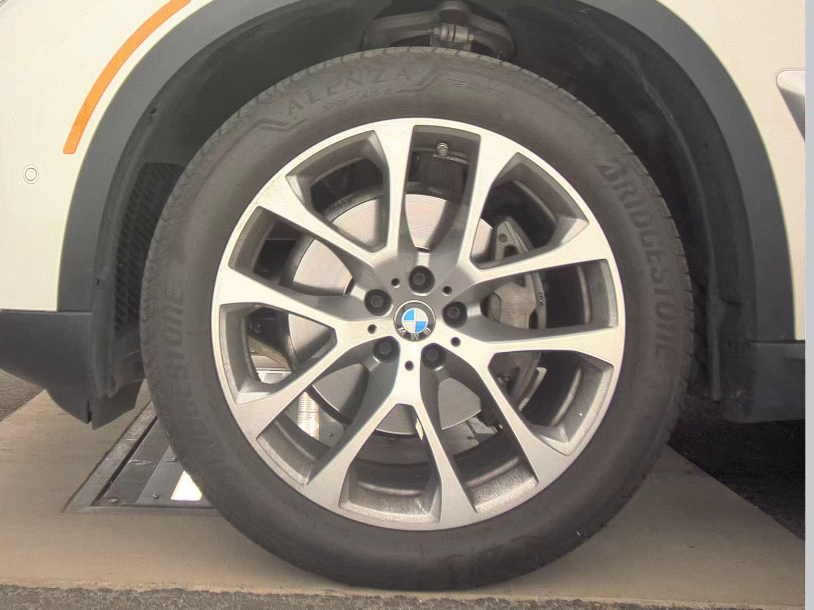 2025 BMW X5 xDrive40i AWD