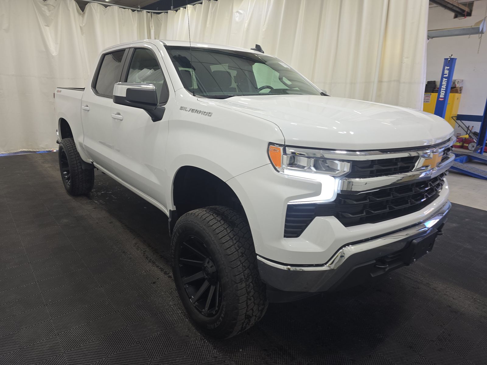 2025 Chevrolet Silverado 1500 LT AWD
