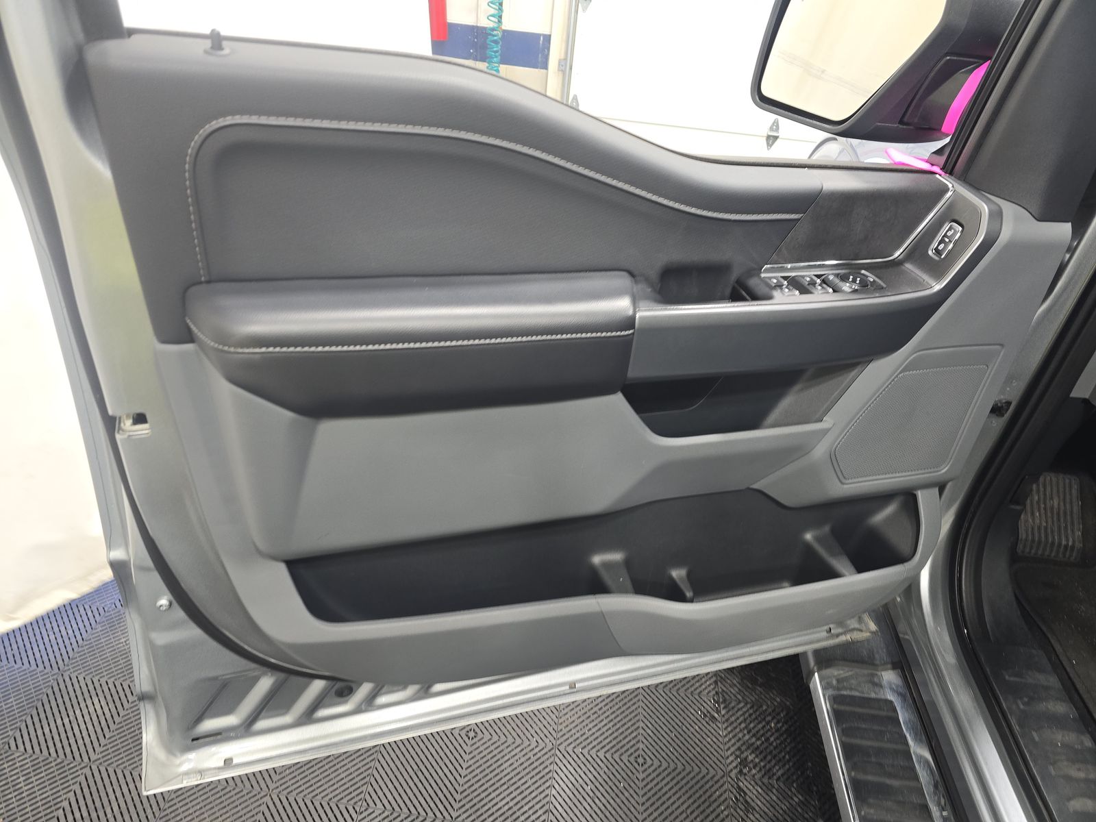 2025 Ford F-150 XLT AWD