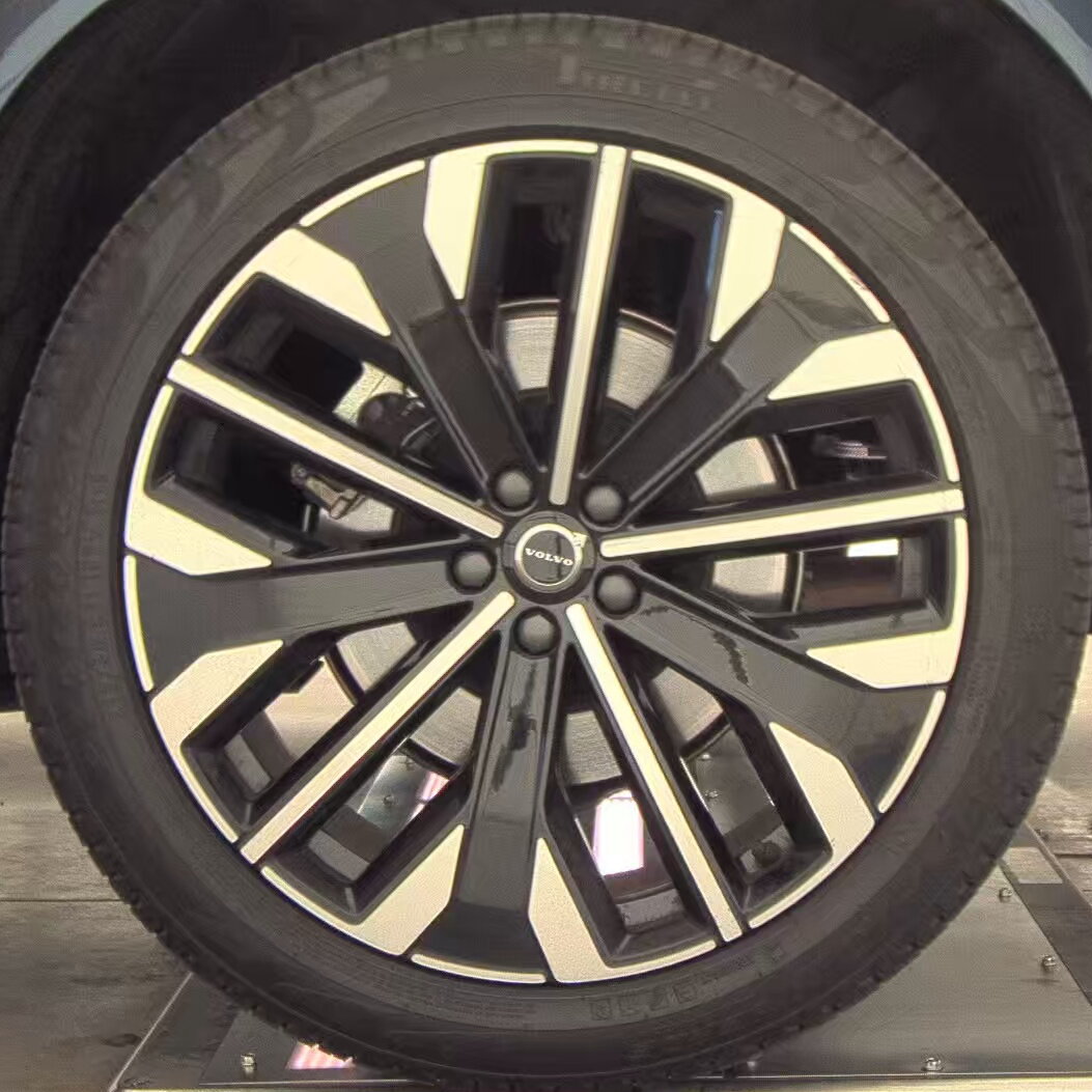 2025 Volvo XC90 B6 Plus AWD