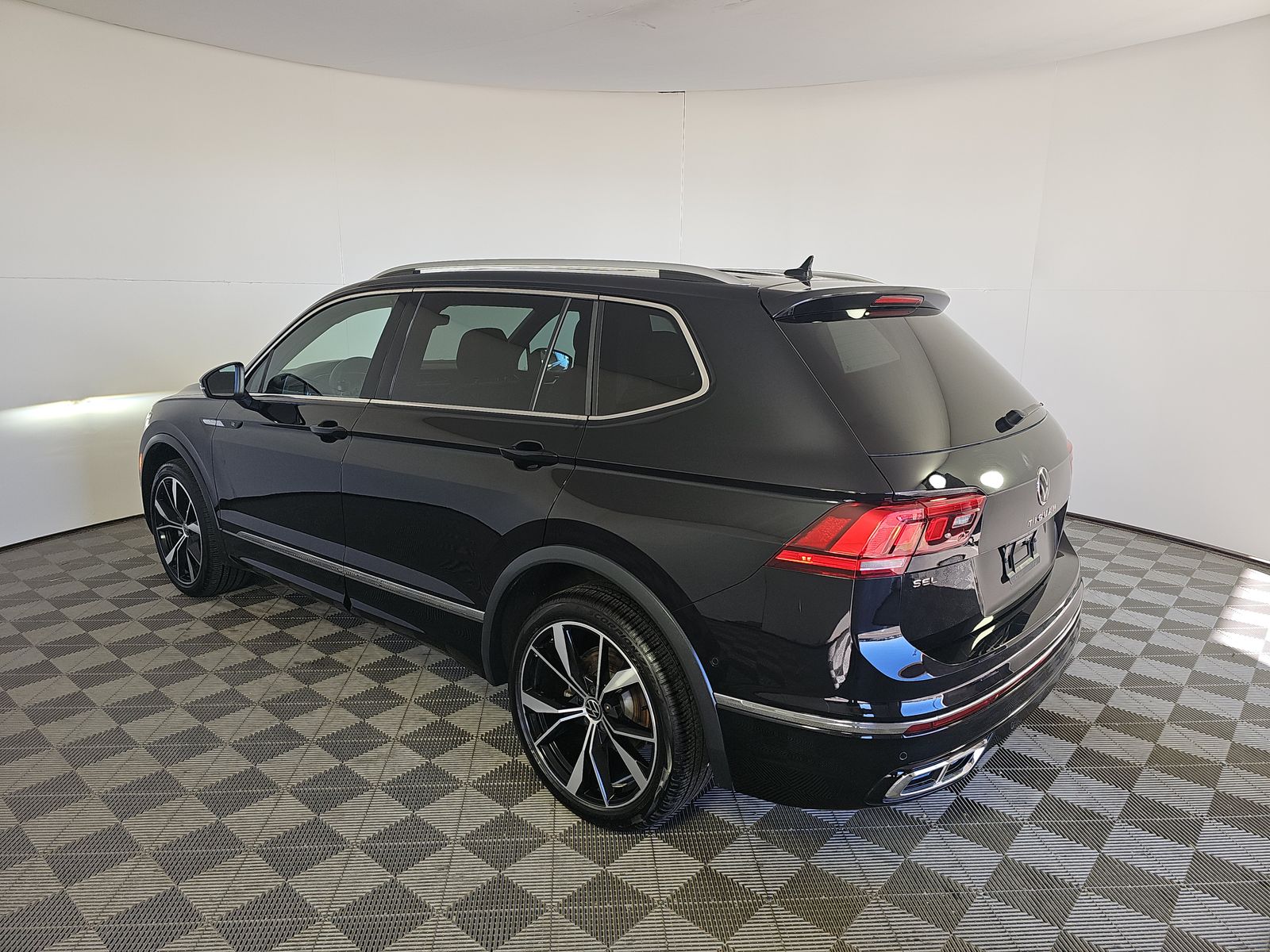 2024 Volkswagen Tiguan 2.0T SEL R-Line AWD