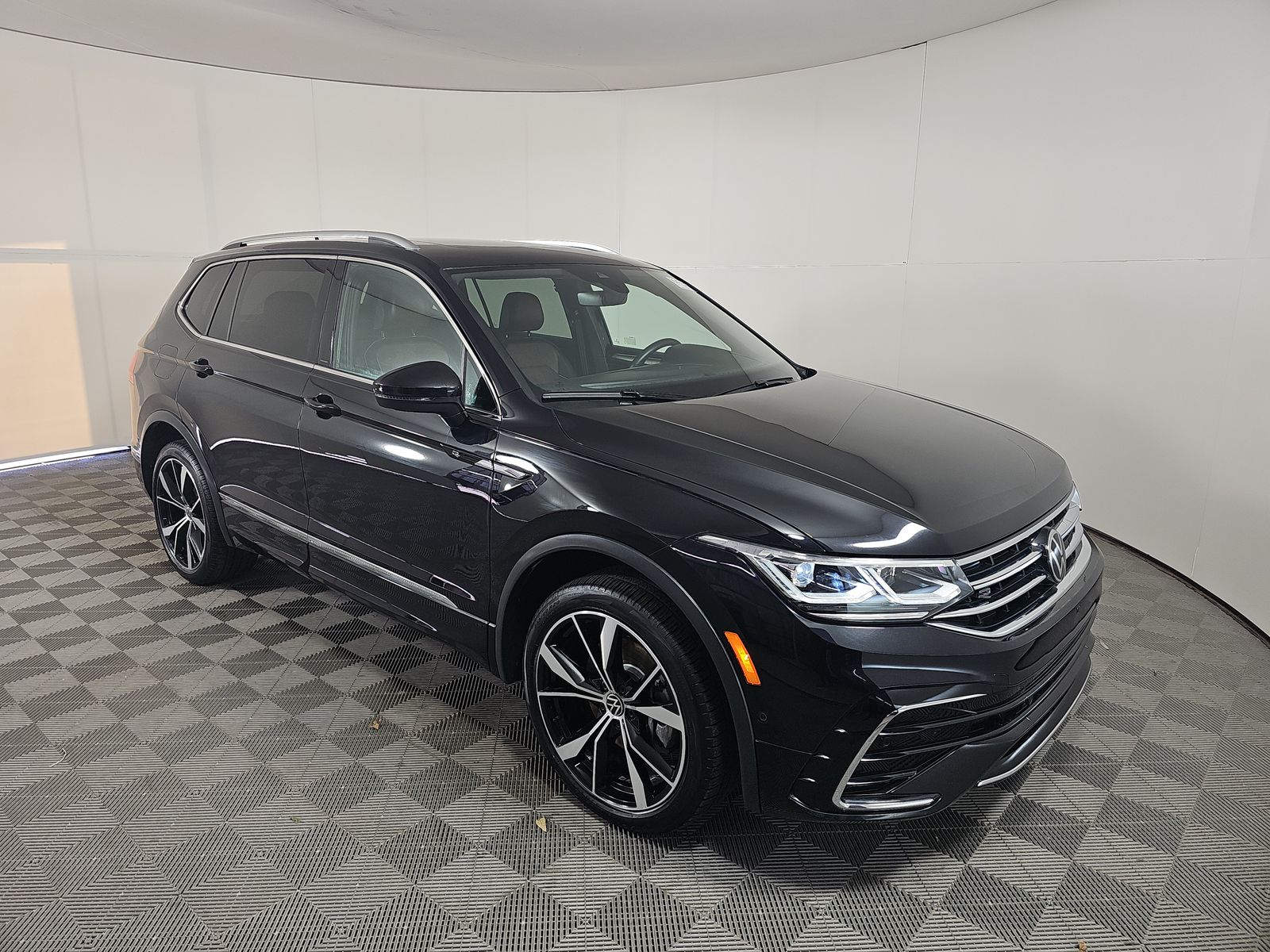 2024 Volkswagen Tiguan 2.0T SEL R-Line AWD