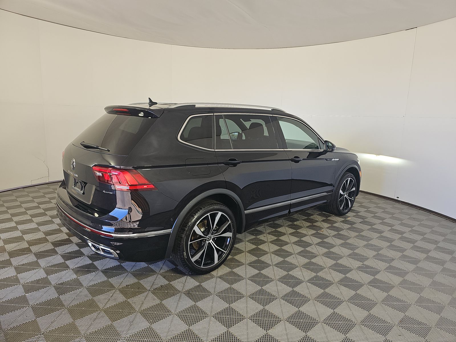 2024 Volkswagen Tiguan 2.0T SEL R-Line AWD