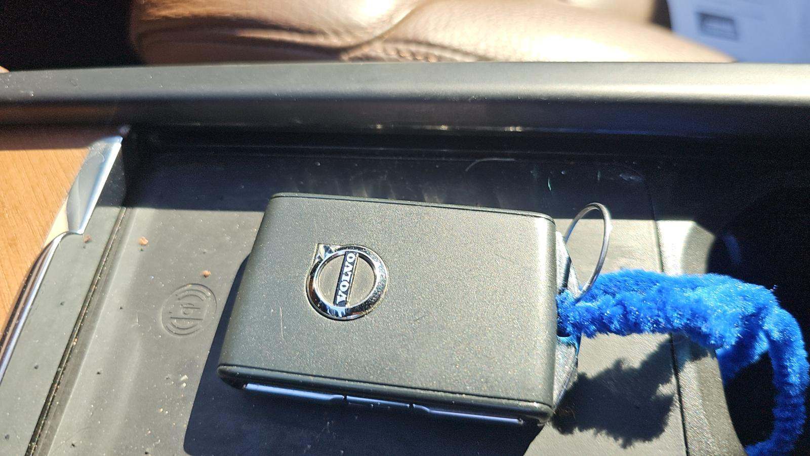 2022 Volvo XC90 T6 Momentum AWD