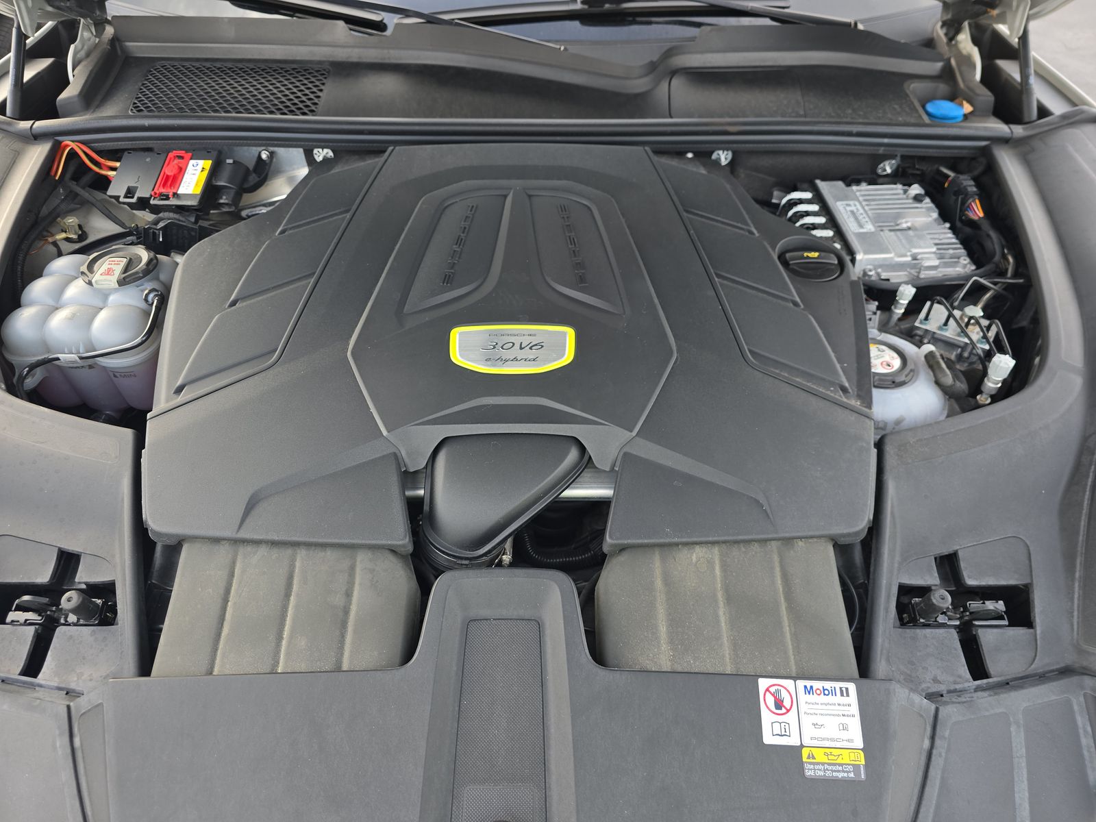 2023 Porsche Cayenne E-Hybrid AWD