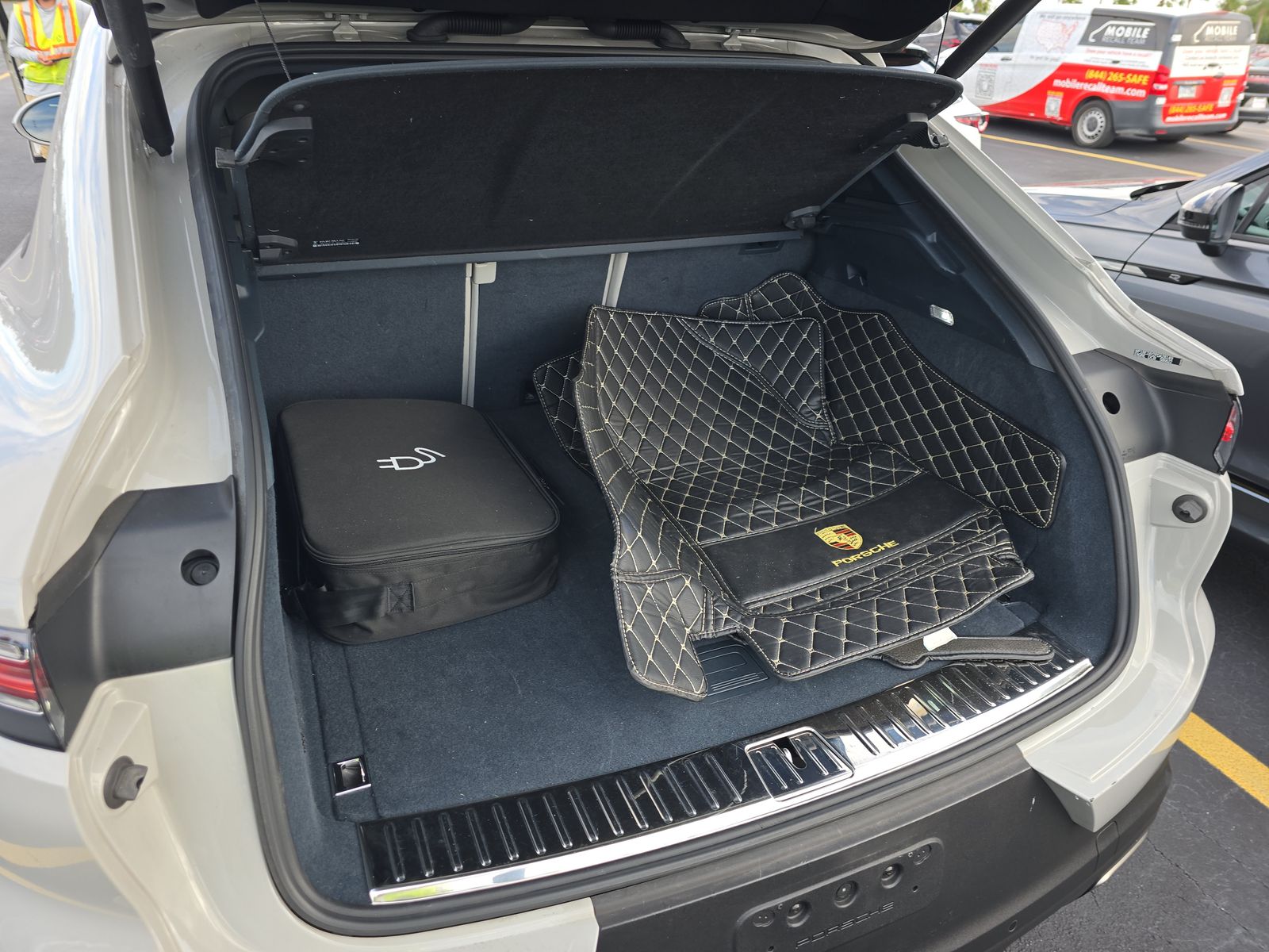 2023 Porsche Cayenne E-Hybrid AWD