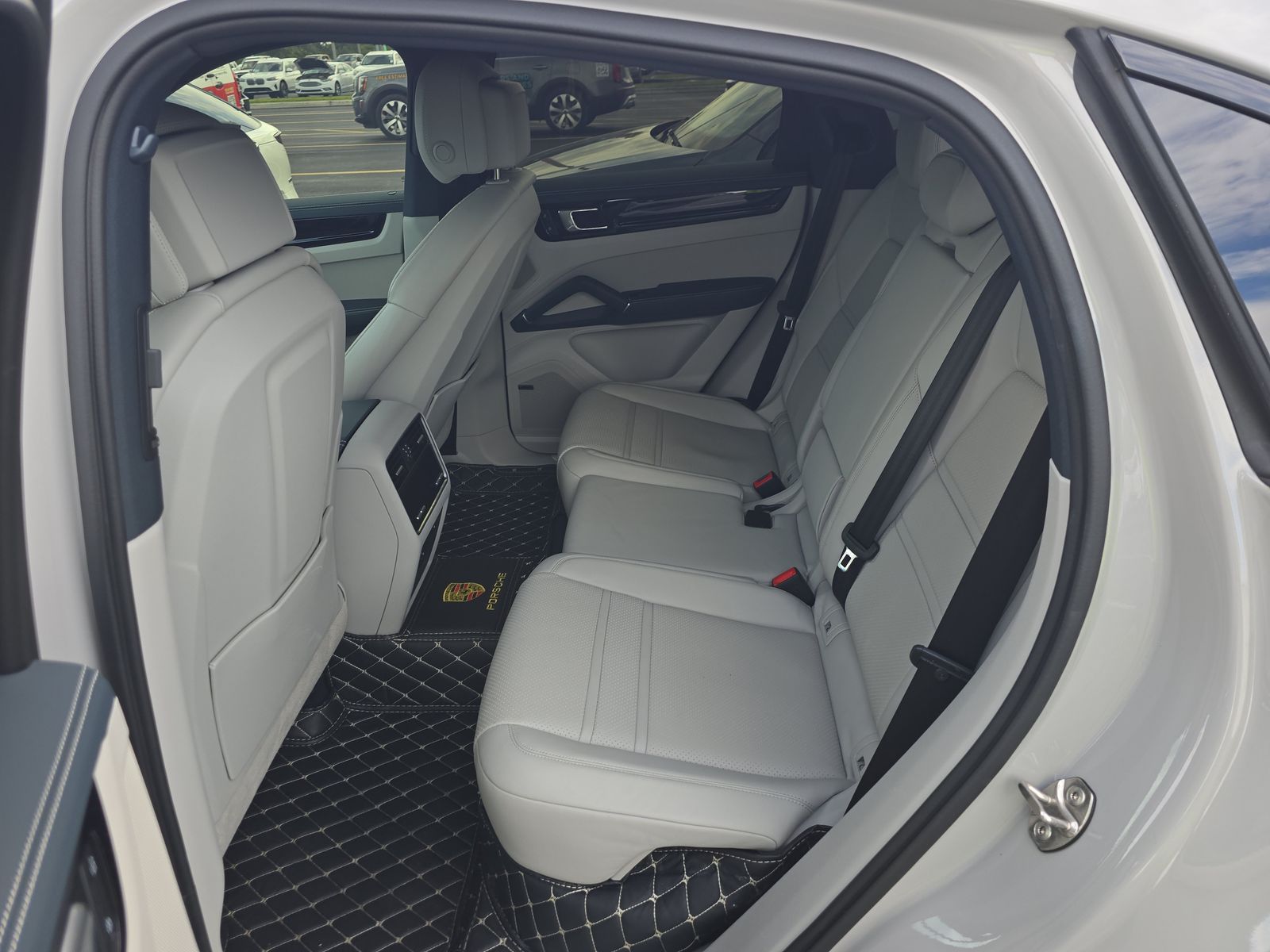 2023 Porsche Cayenne E-Hybrid AWD