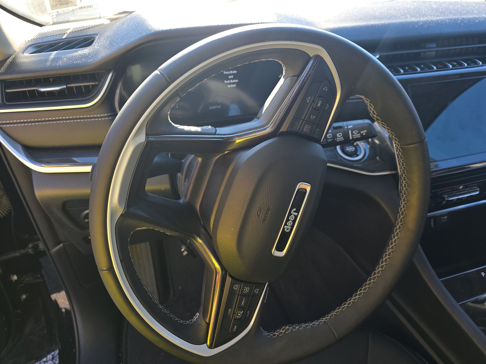 2023 Jeep Grand Cherokee Laredo AWD