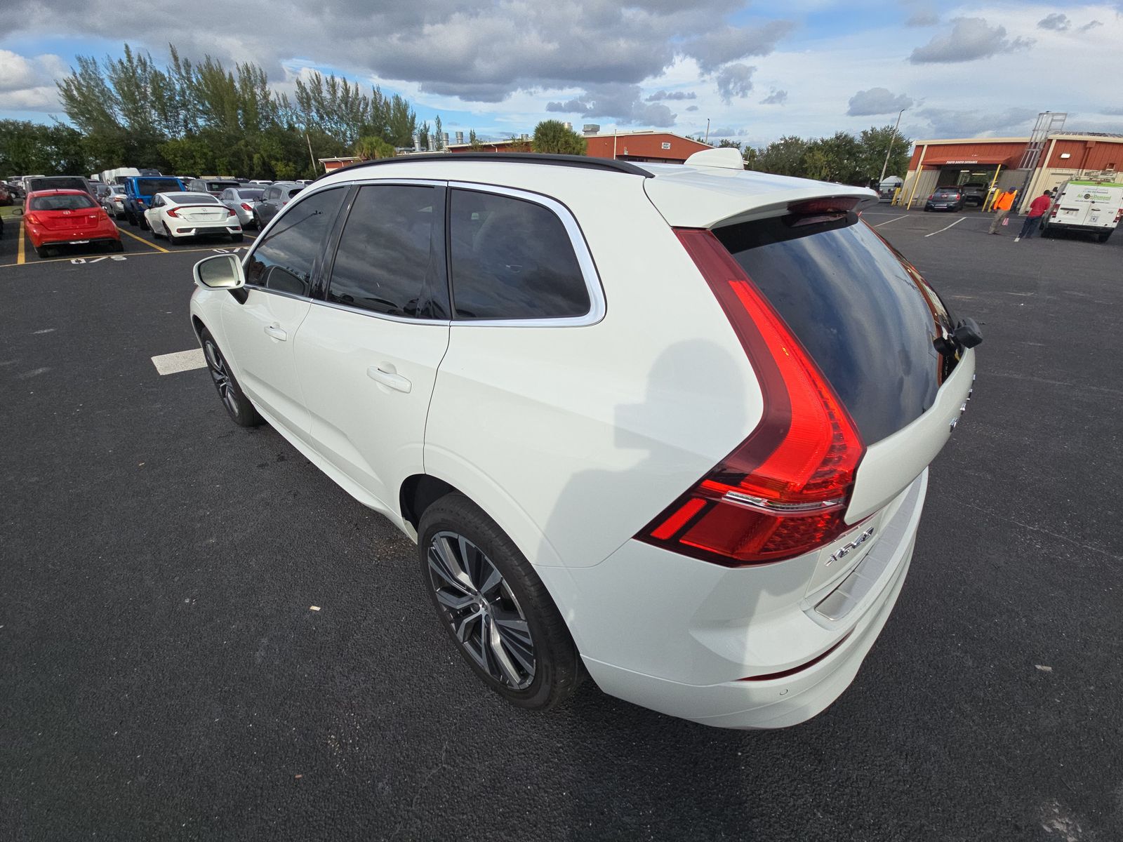 2022 Volvo XC60 B5 Momentum FWD