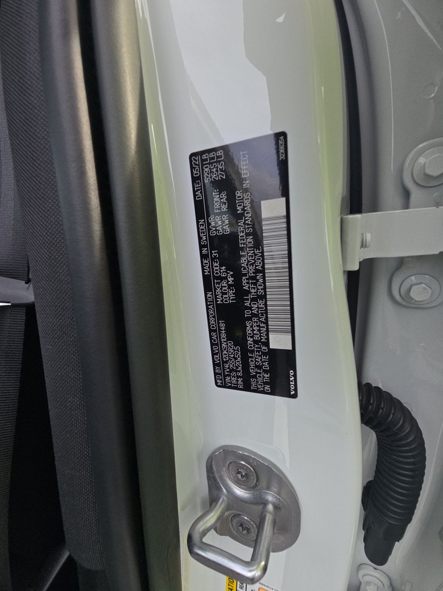 2022 Volvo XC60 B5 Momentum FWD