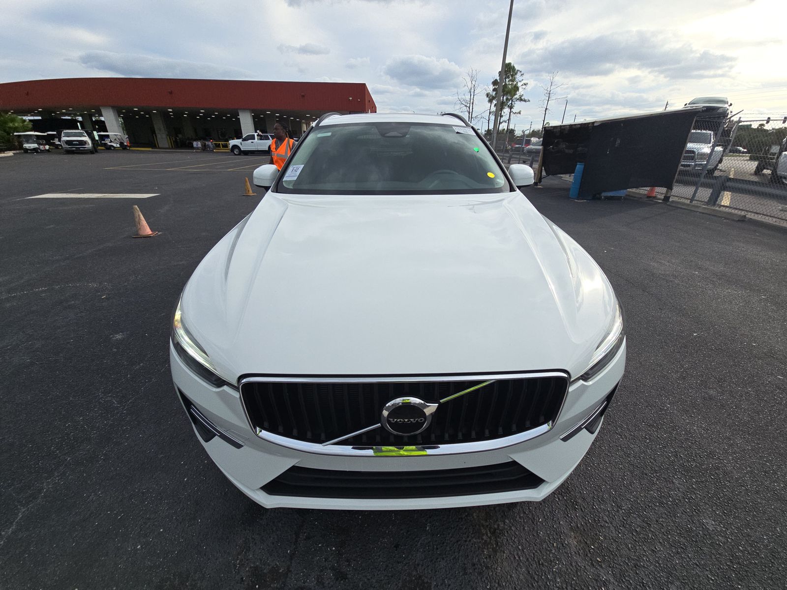 2022 Volvo XC60 B5 Momentum FWD