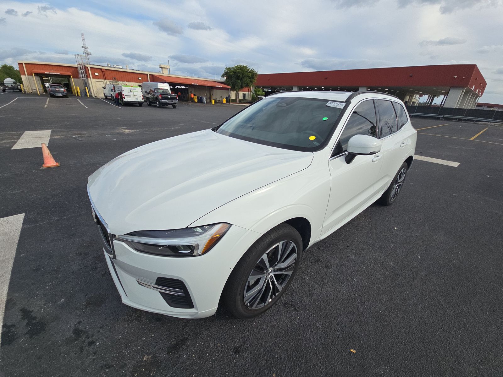 2022 Volvo XC60 B5 Momentum FWD