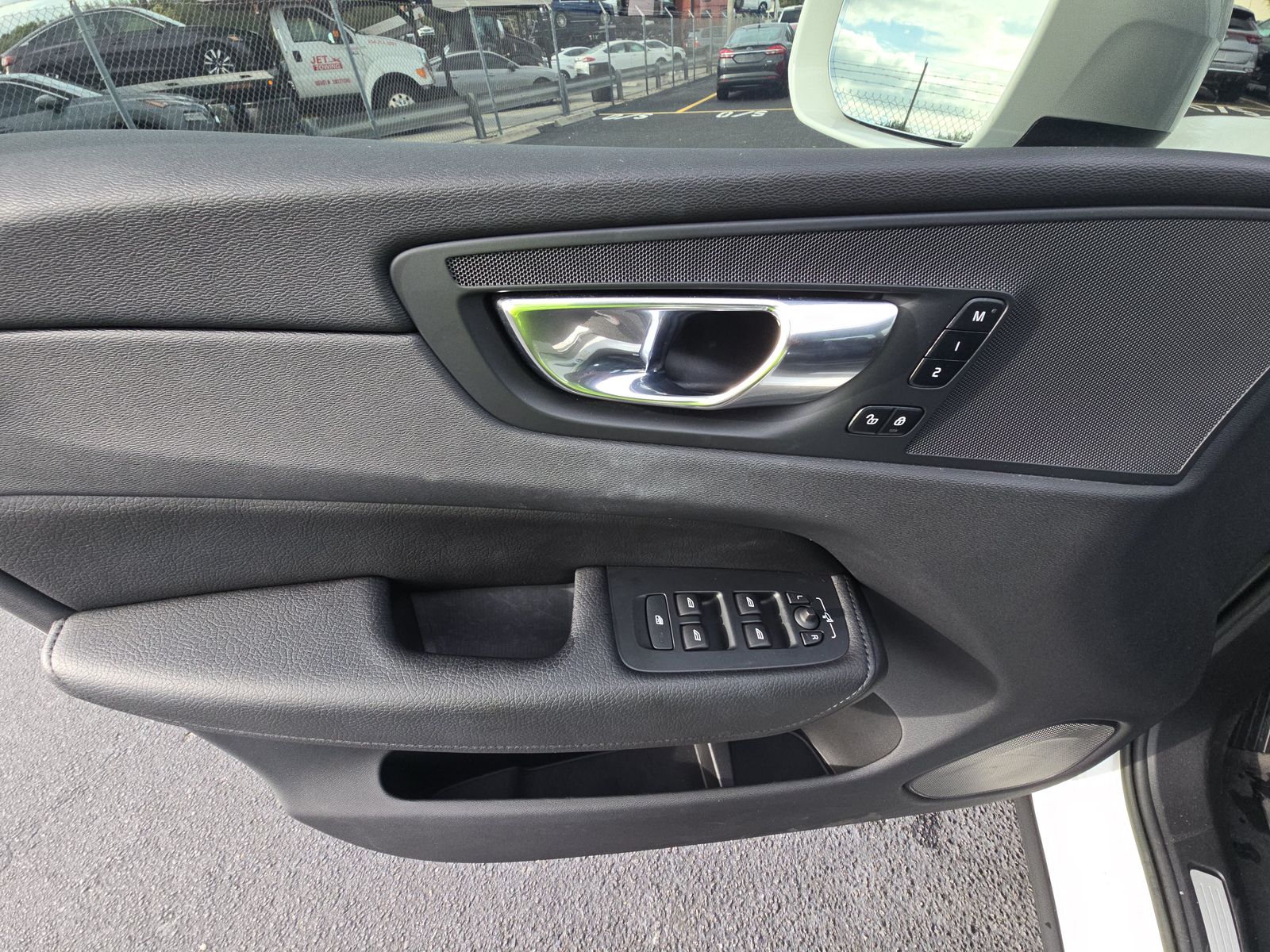 2022 Volvo XC60 B5 Momentum FWD