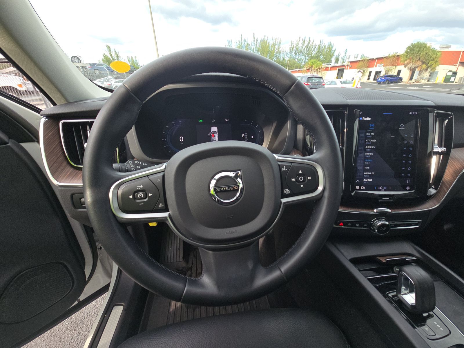 2022 Volvo XC60 B5 Momentum FWD