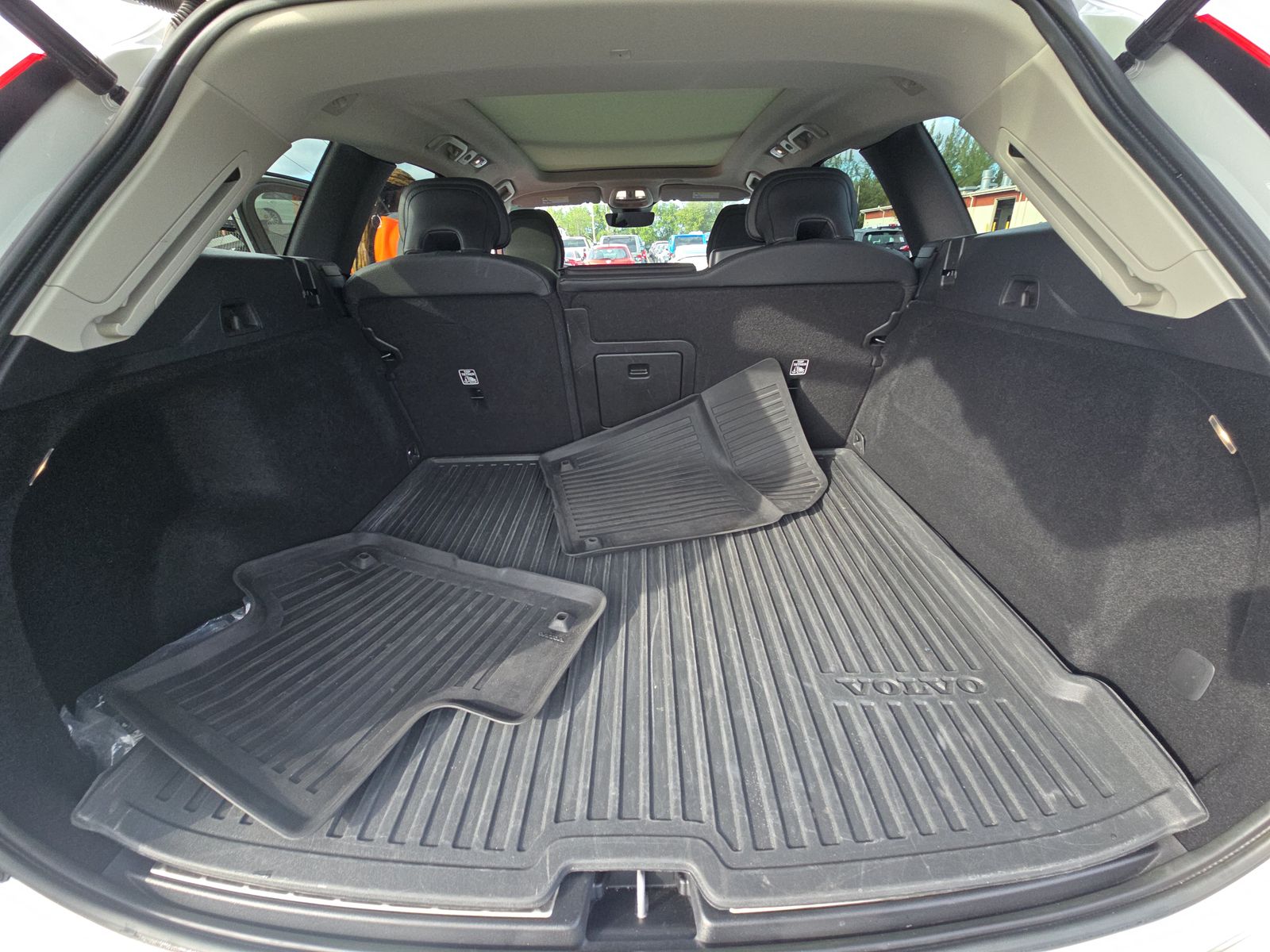 2022 Volvo XC60 B5 Momentum FWD