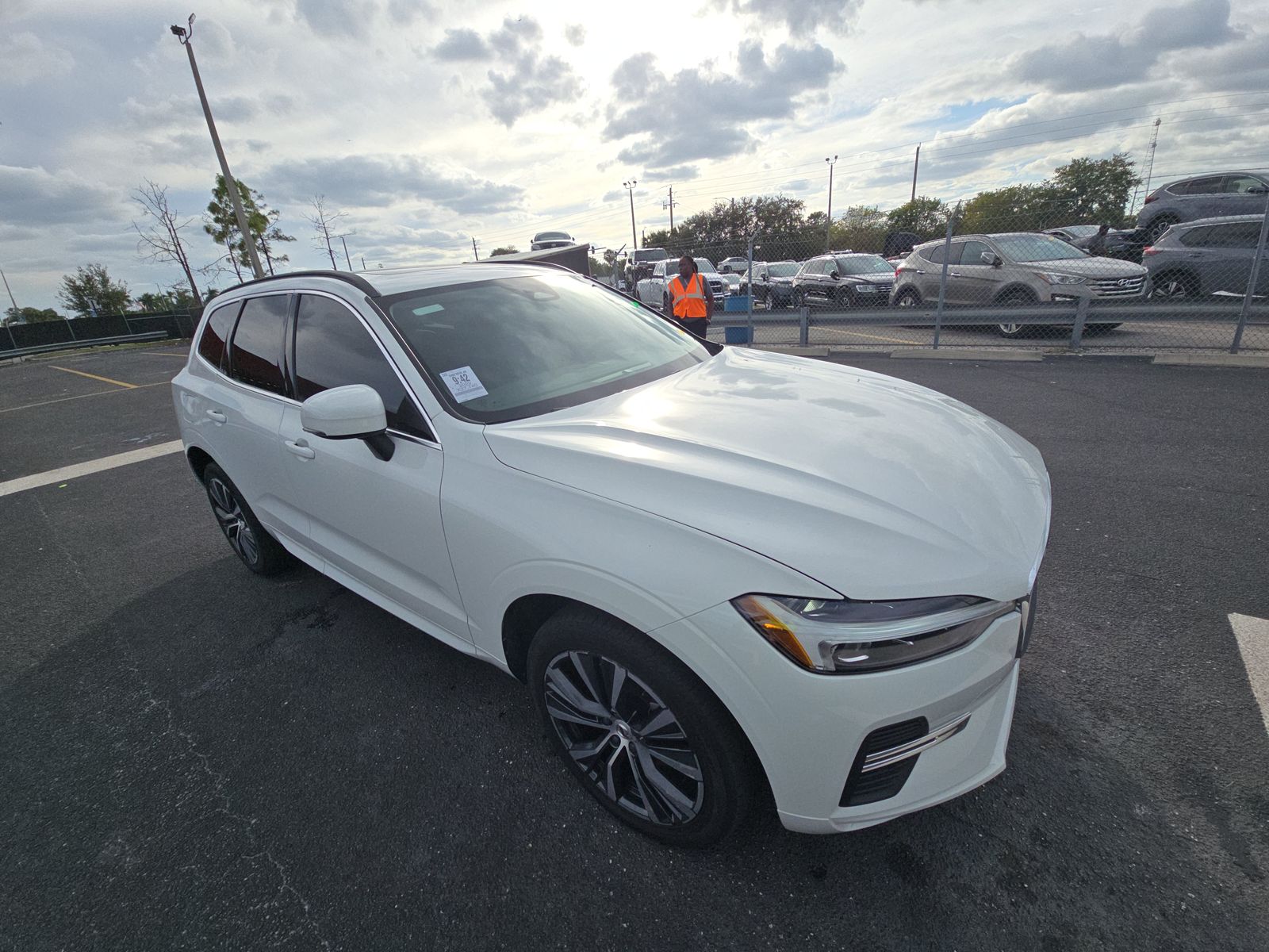 2022 Volvo XC60 B5 Momentum FWD