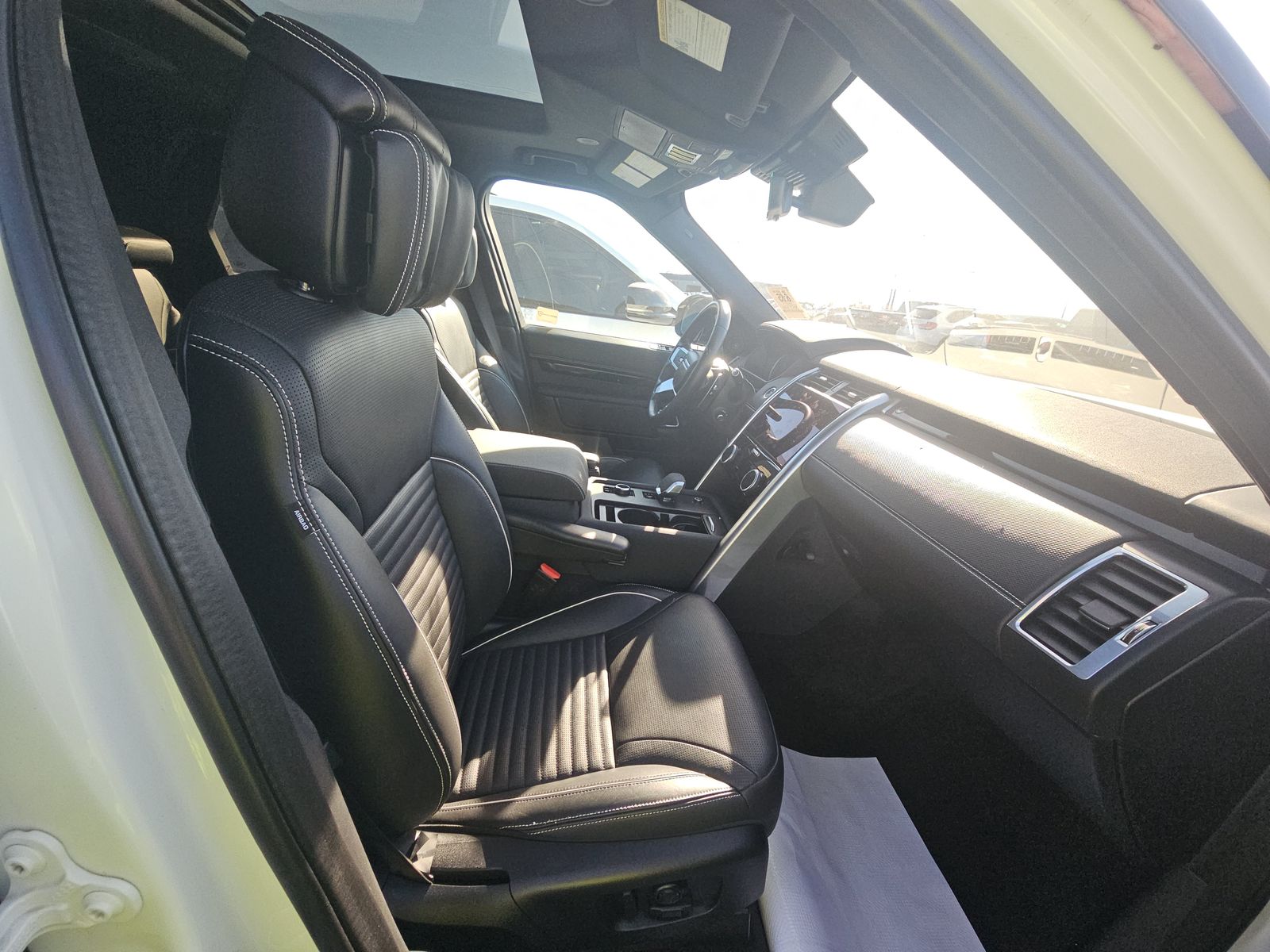 2023 Land Rover Discovery Metropolitan Edition AWD