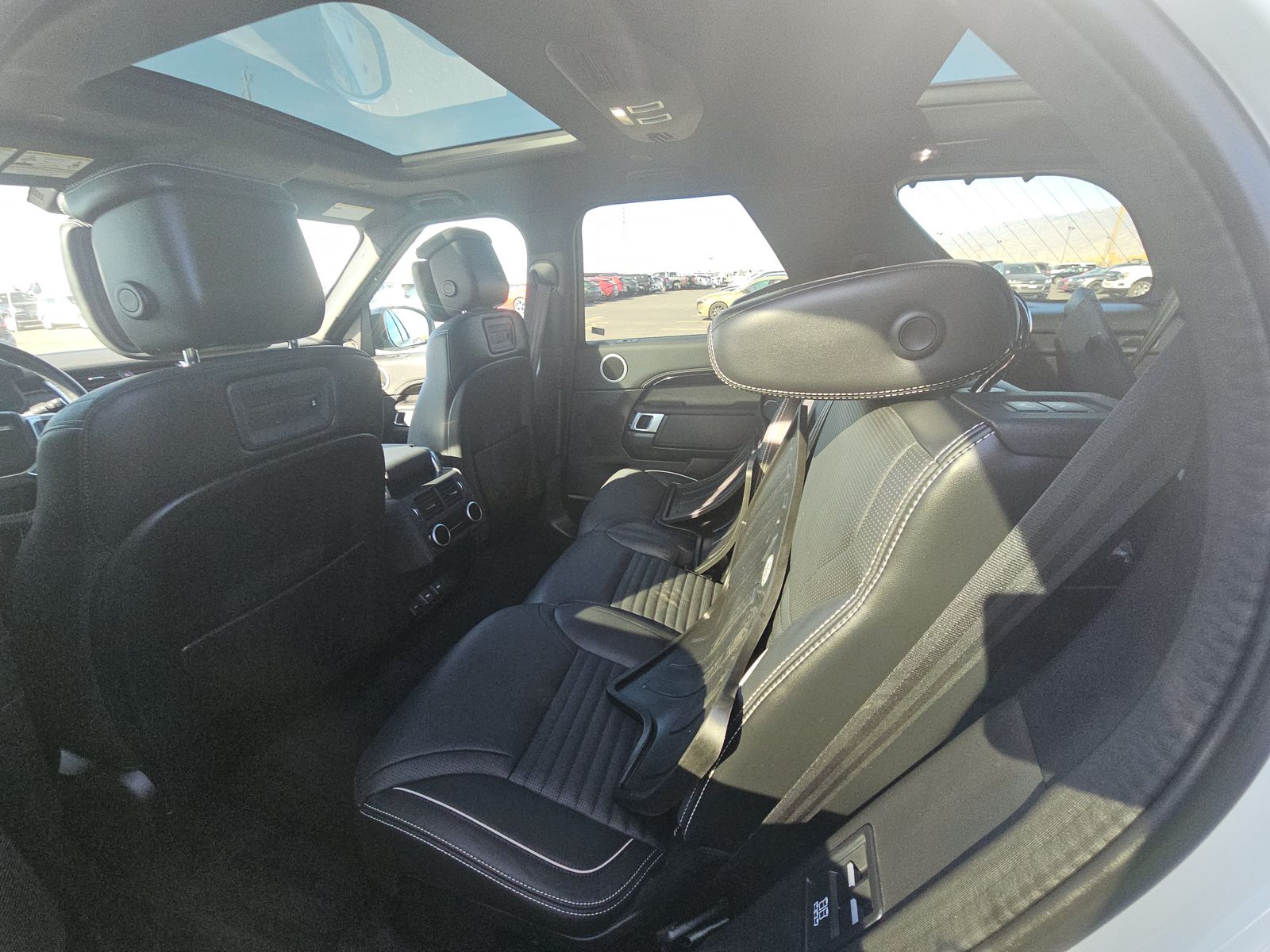 2023 Land Rover Discovery Metropolitan Edition AWD