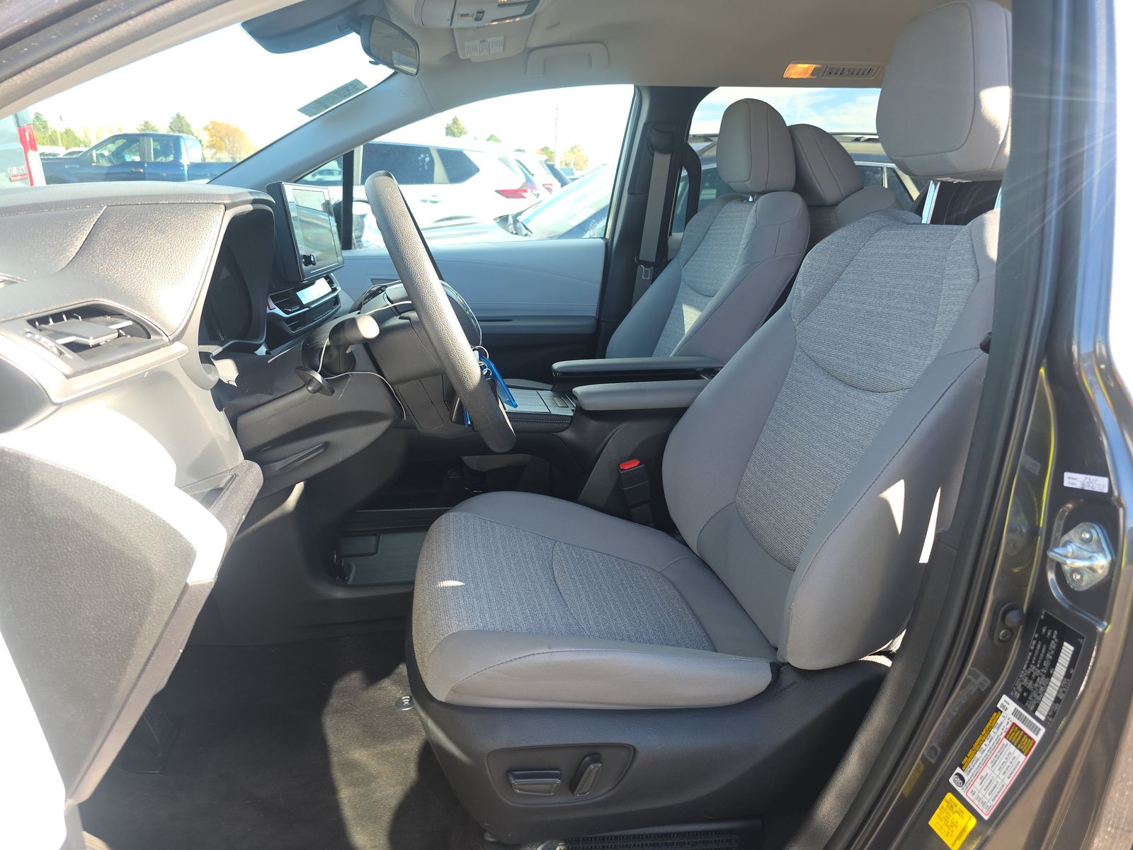 2025 Toyota Sienna LE FWD