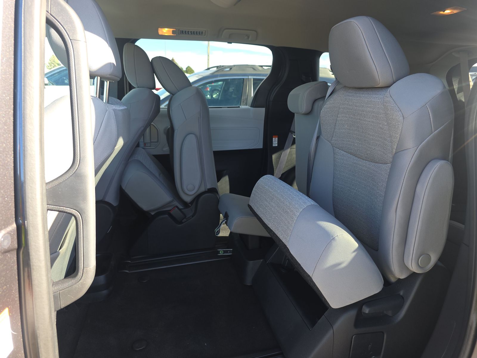 2025 Toyota Sienna LE FWD