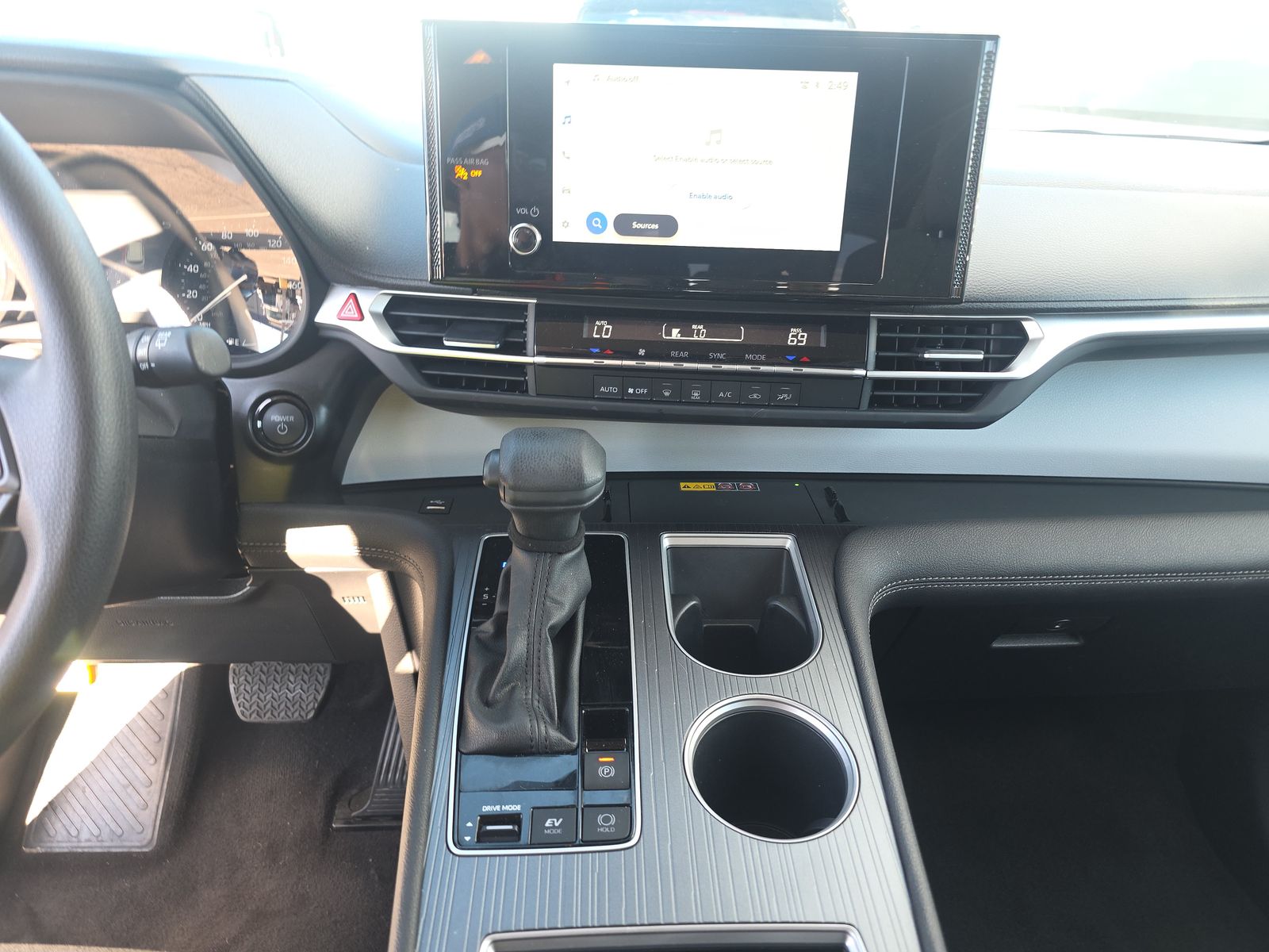 2025 Toyota Sienna LE FWD