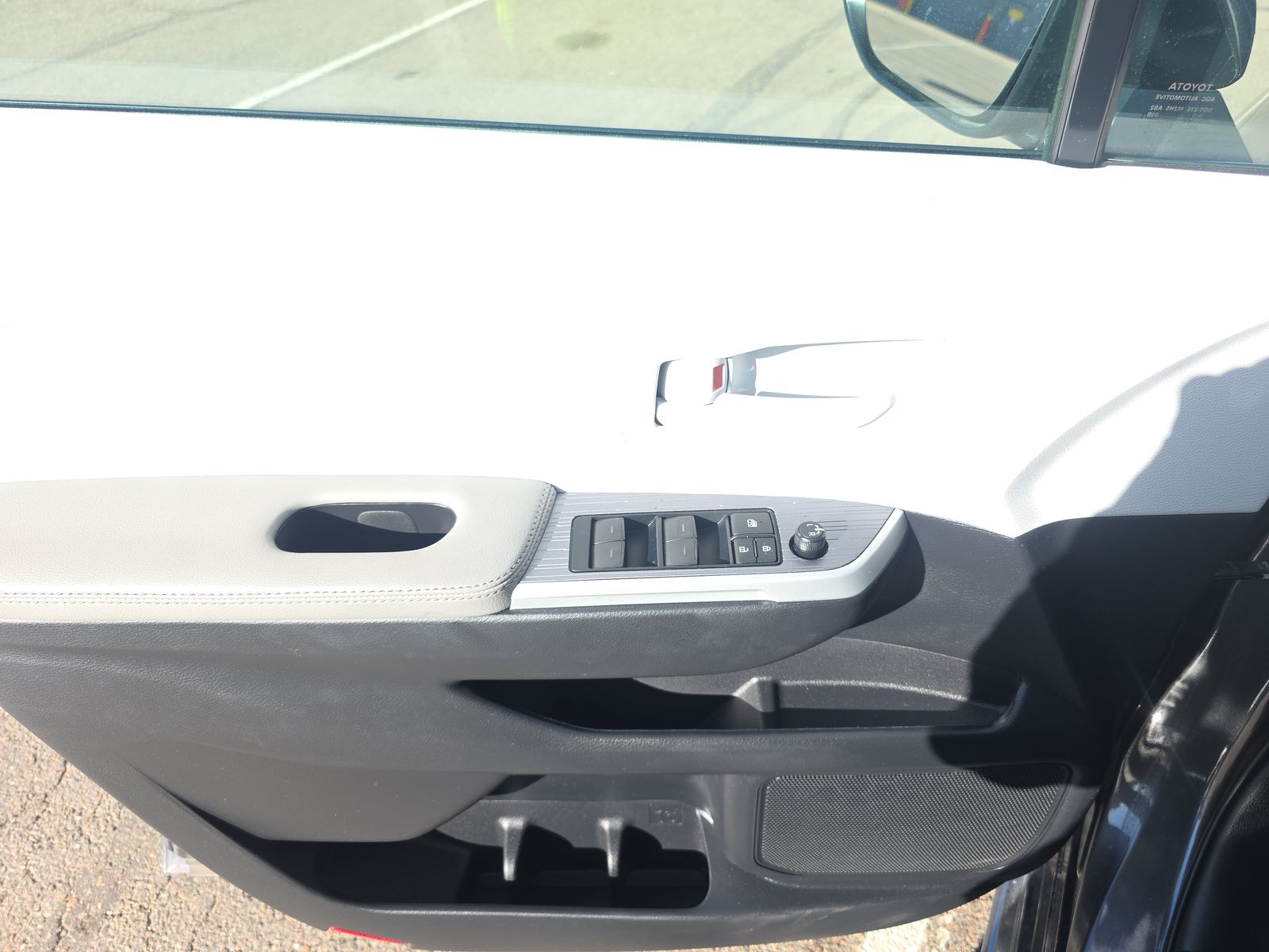 2025 Toyota Sienna LE FWD