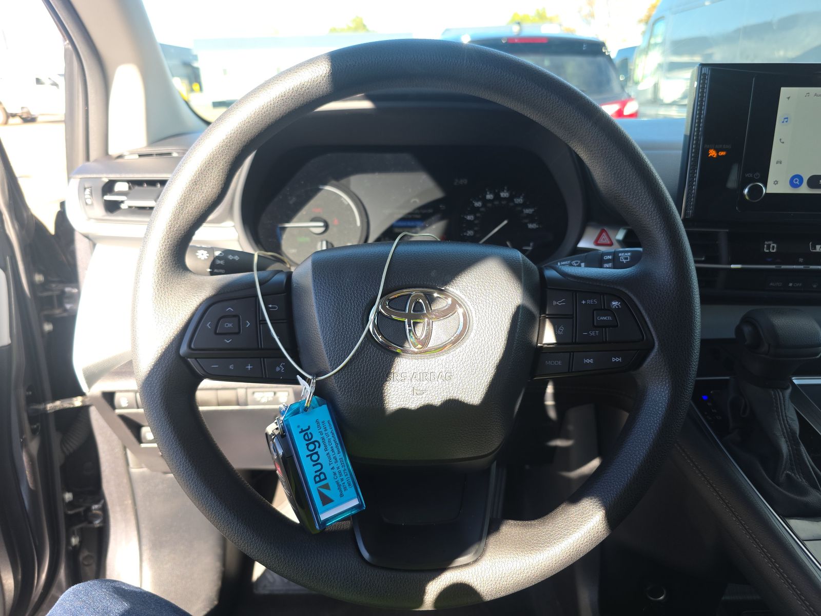 2025 Toyota Sienna LE FWD