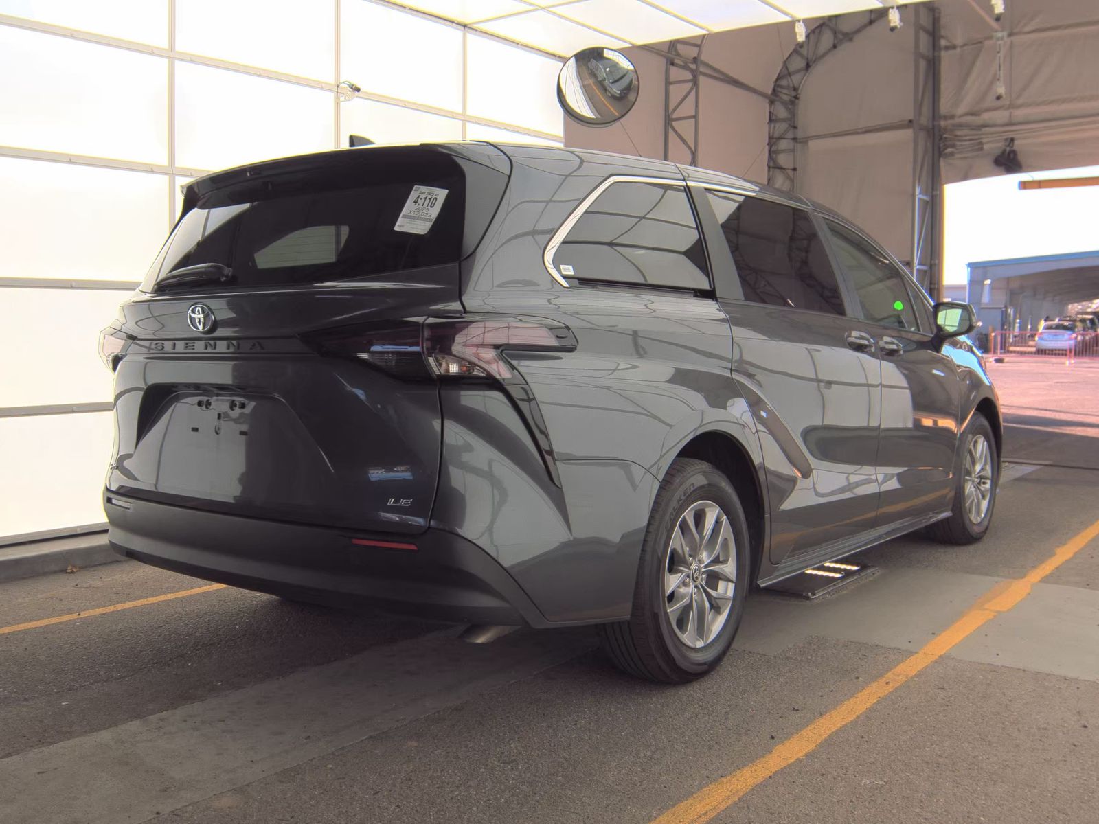 2025 Toyota Sienna LE FWD