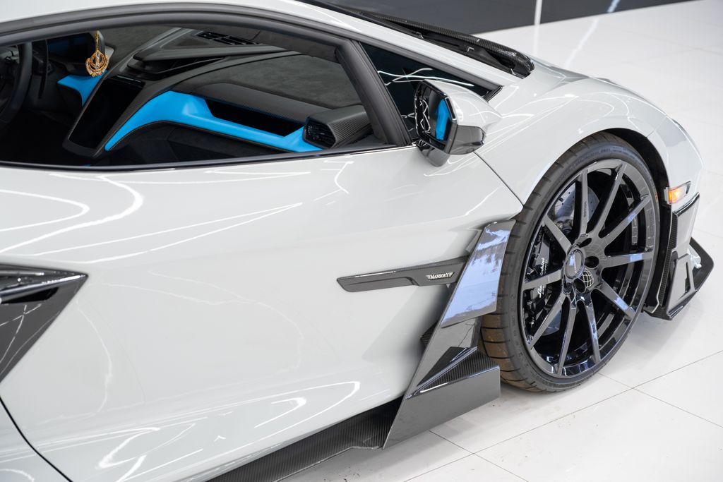 2025 Lamborghini Revuelto Base AWD